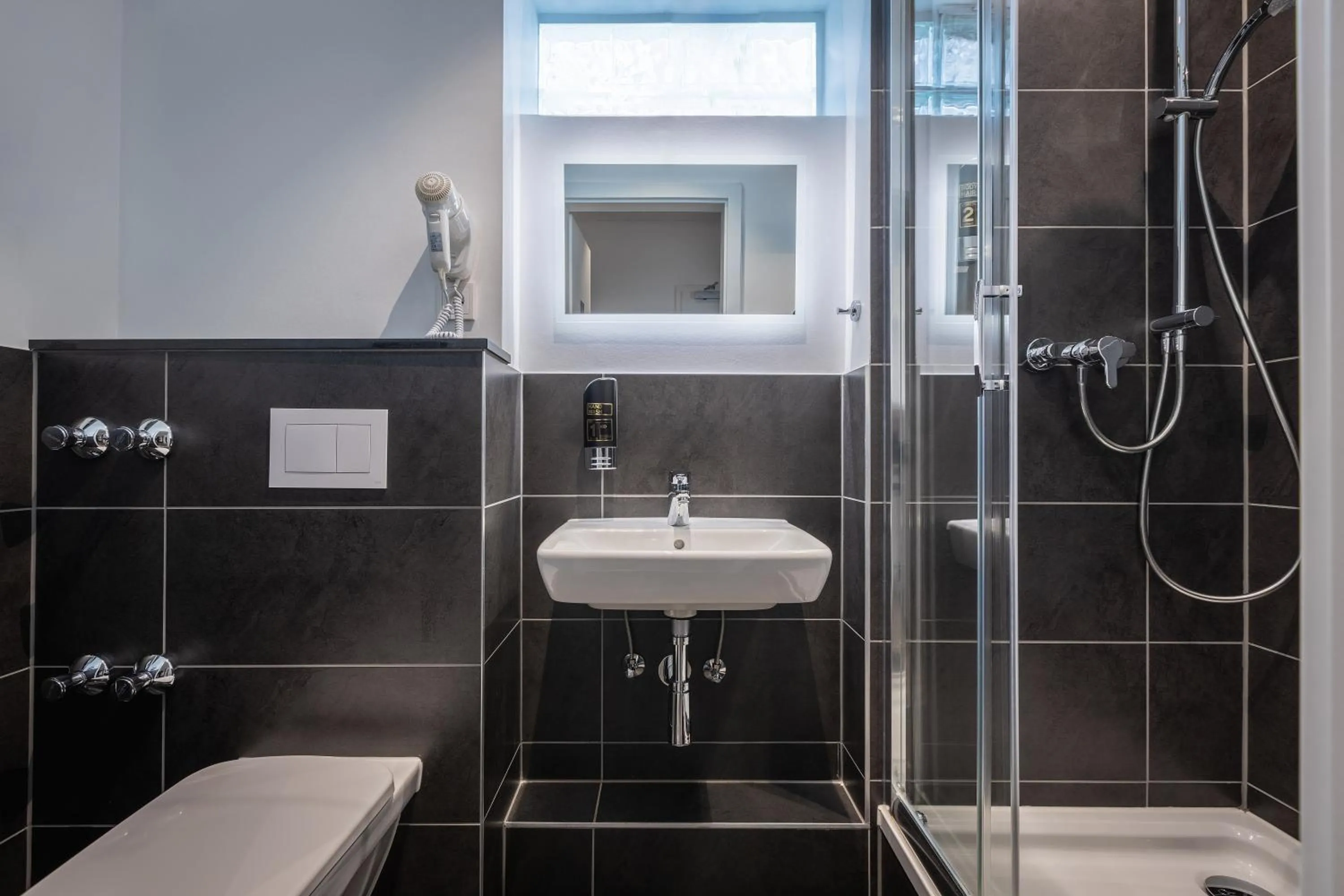 Bathroom in SMARTY Hotel Euler Homburg, Saar - KONTAKTLOSER SELF CHECK-IN