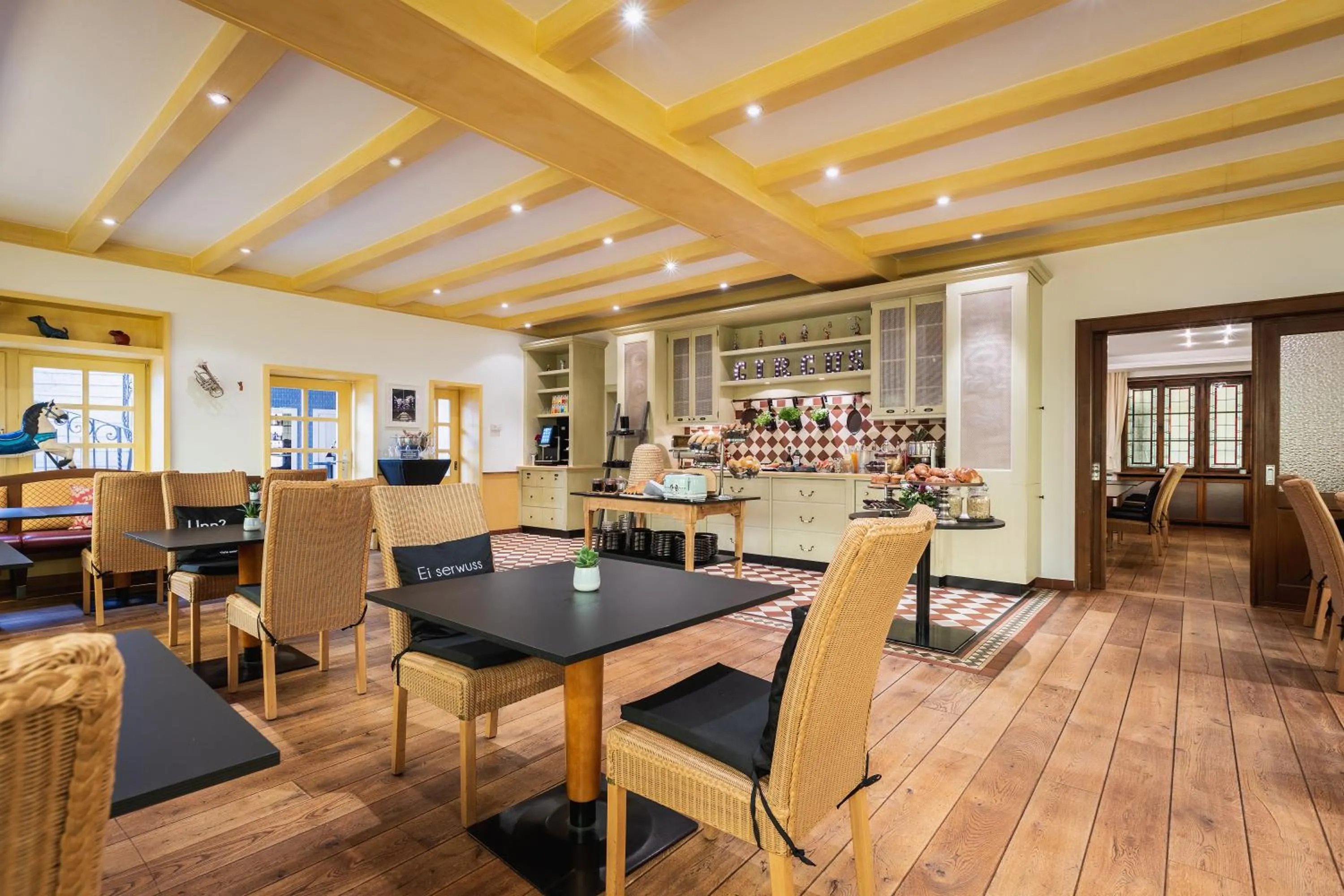 Buffet breakfast in SMARTY Hotel Euler Homburg, Saar - KONTAKTLOSER SELF CHECK-IN