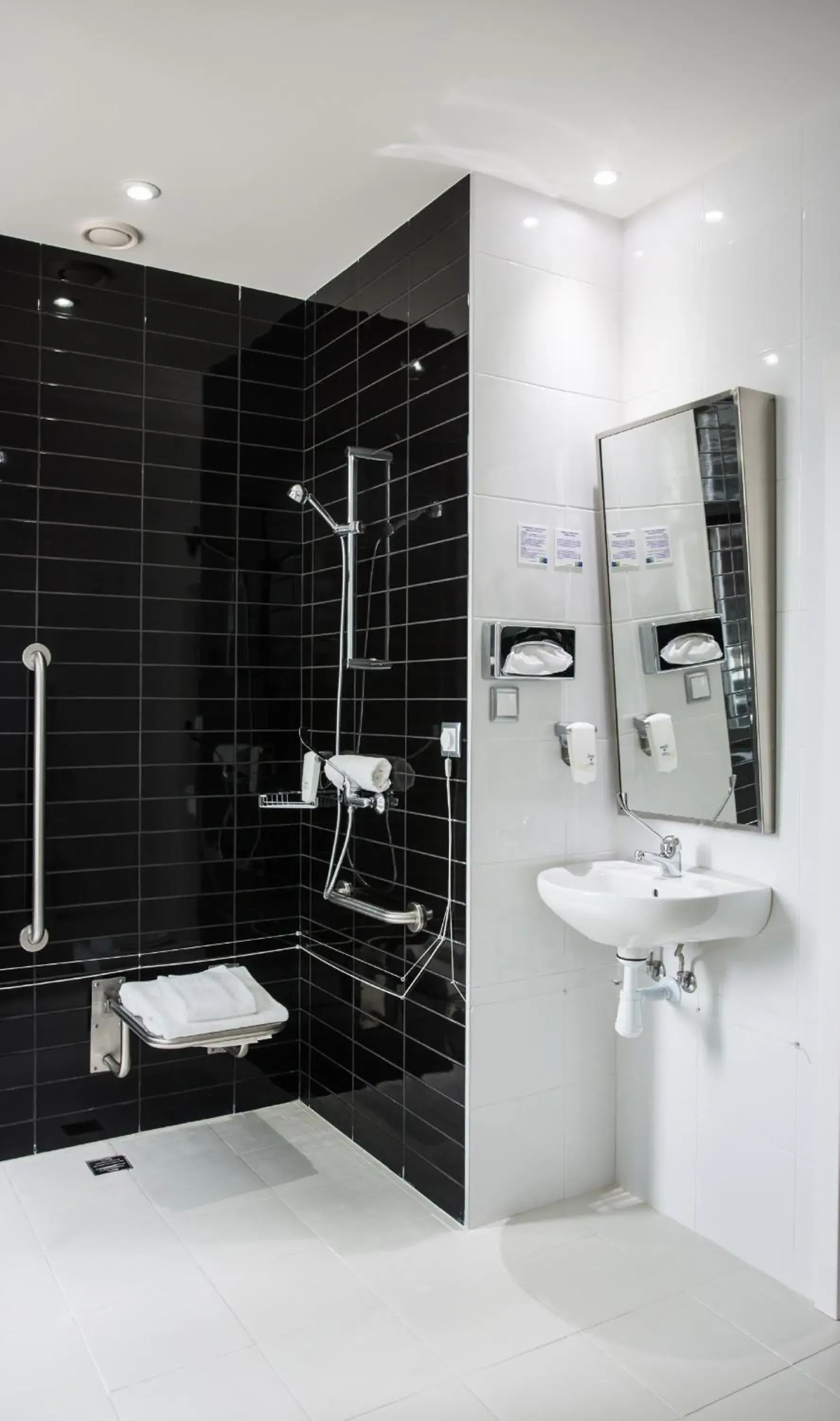 Photo of the whole room in Holiday Inn Express Lisboa - Av. Liberdade by IHG Photo of the whole room in Holiday Inn Express Lisboa - Av. Liberdade by IHG