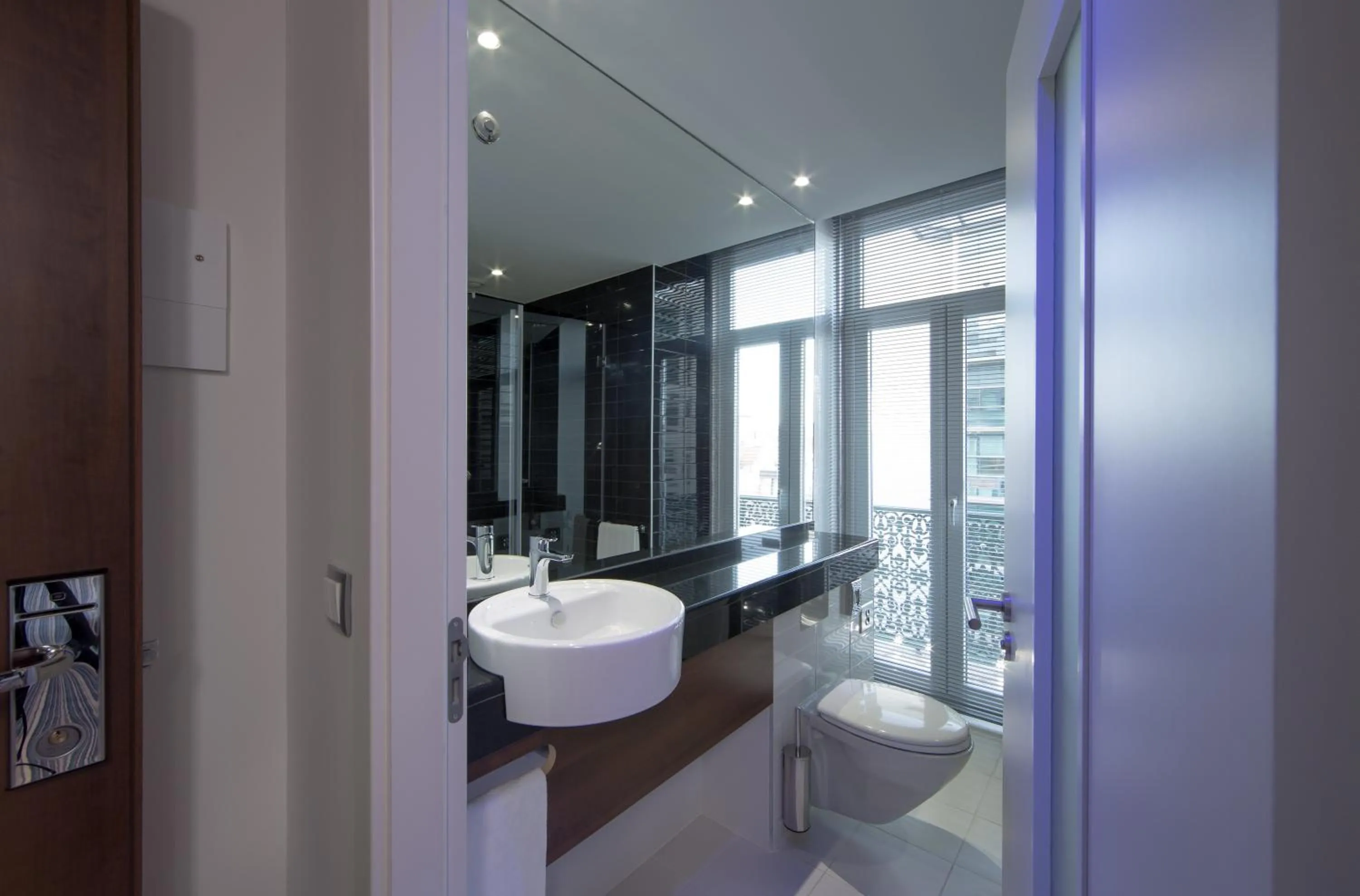 Bathroom in Holiday Inn Express Lisboa - Av. Liberdade by IHG