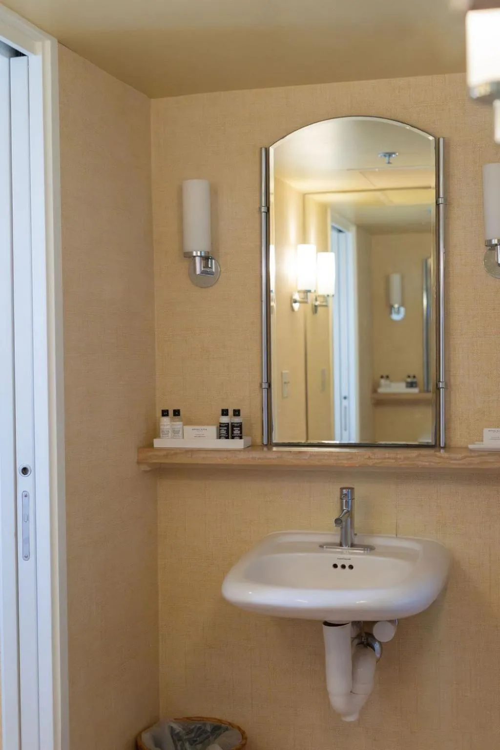 Bathroom in Waikiki Resort Hotel