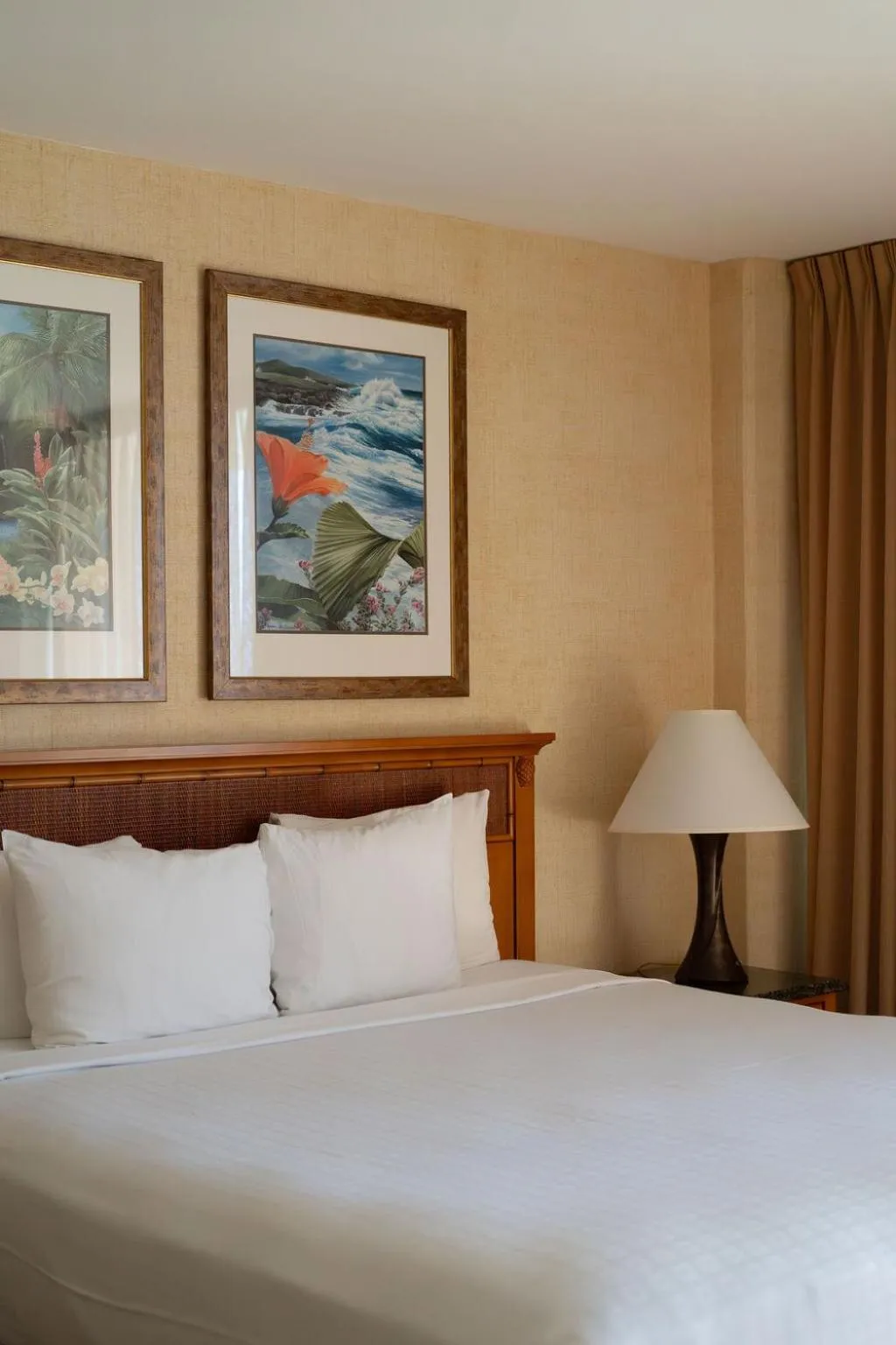 Bedroom, Bed in Waikiki Resort Hotel