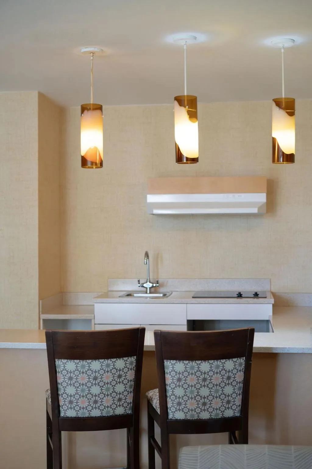 Dining area in Waikiki Resort Hotel