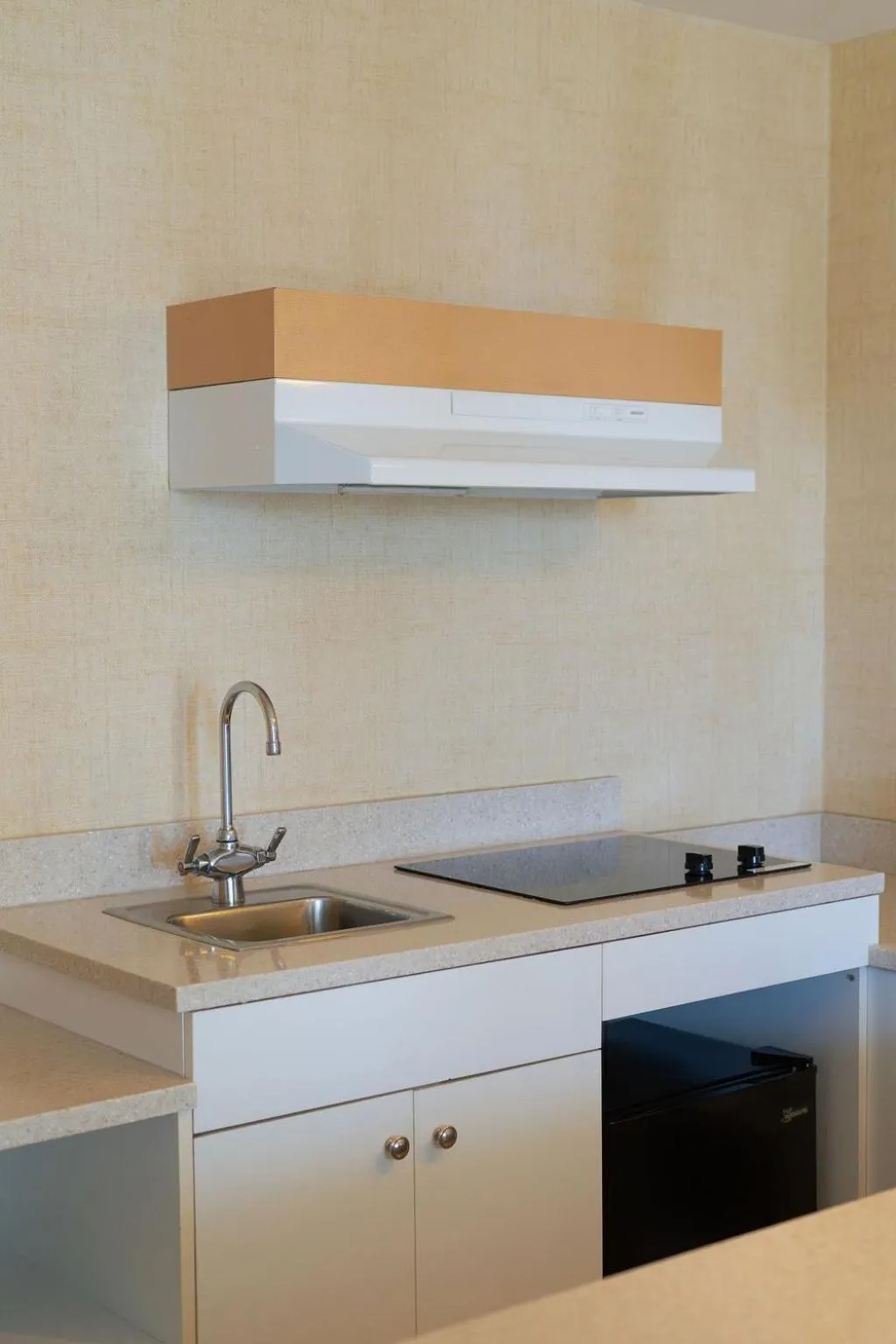 Kitchen or kitchenette in Waikiki Resort Hotel