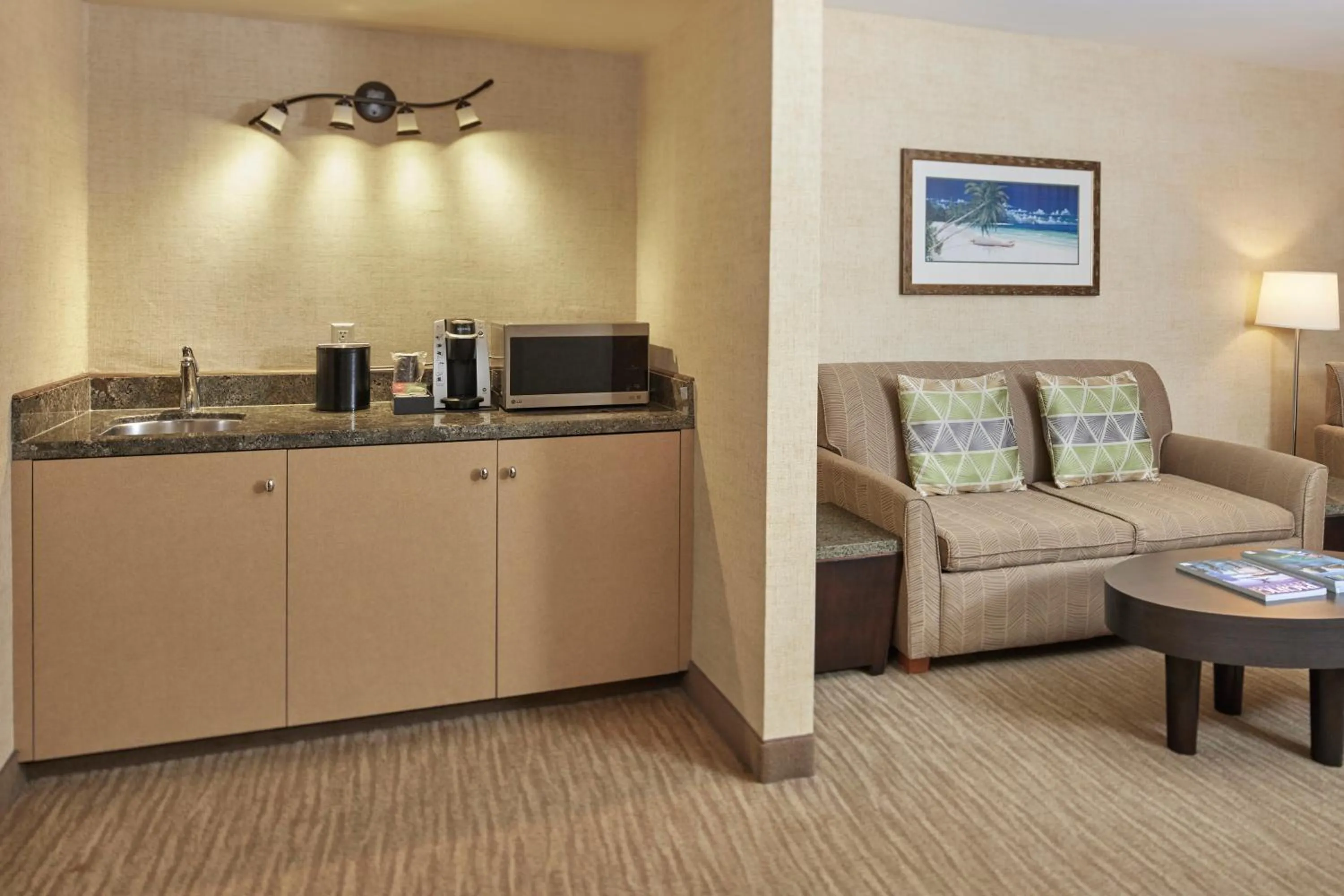 Living room in Waikiki Resort Hotel