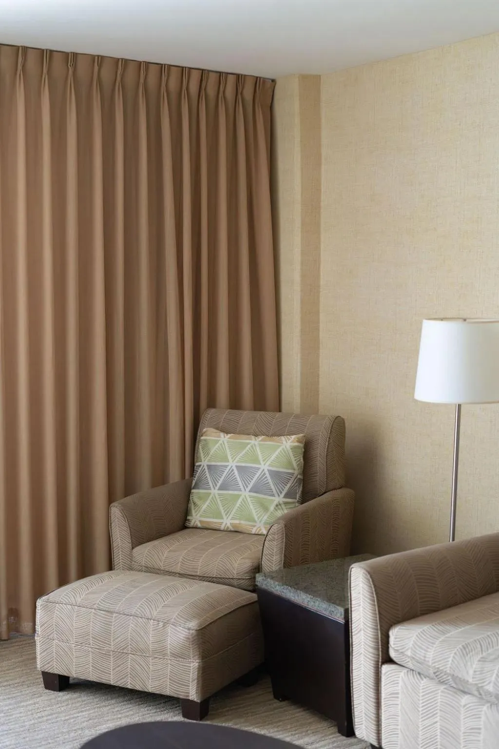 Living room in Waikiki Resort Hotel