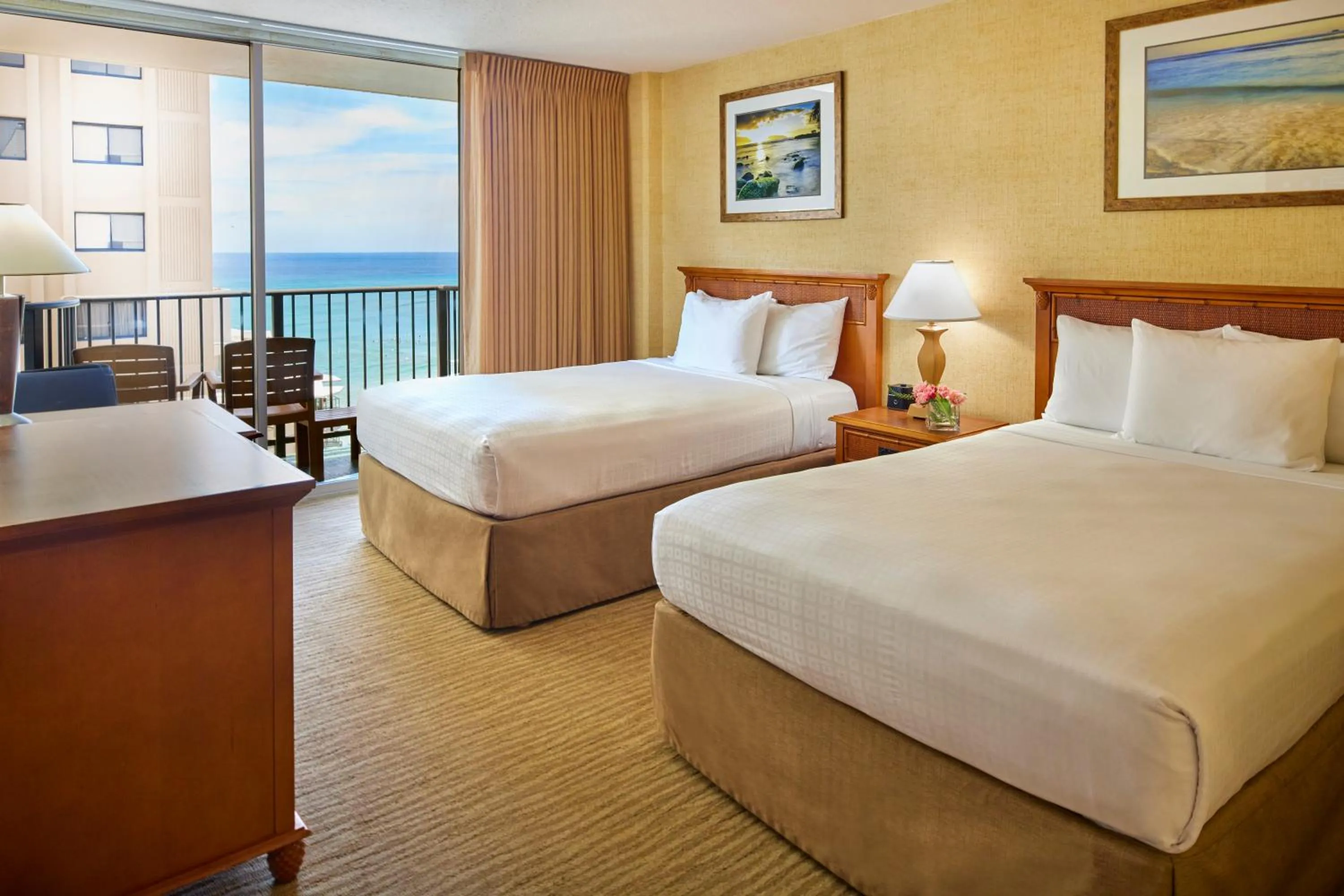 Bedroom, Bed in Waikiki Resort Hotel