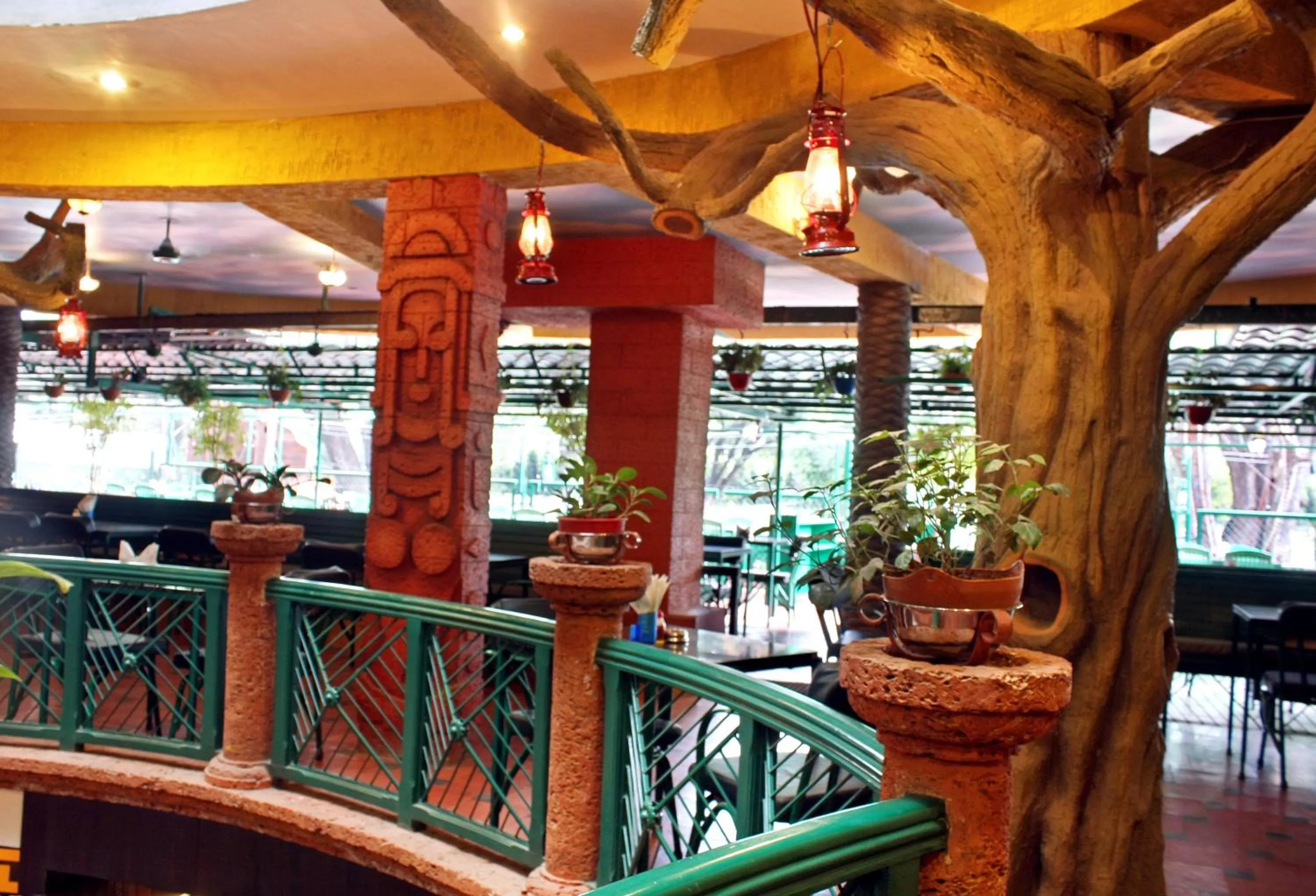 Restaurant/places to eat in Parklane Hotel