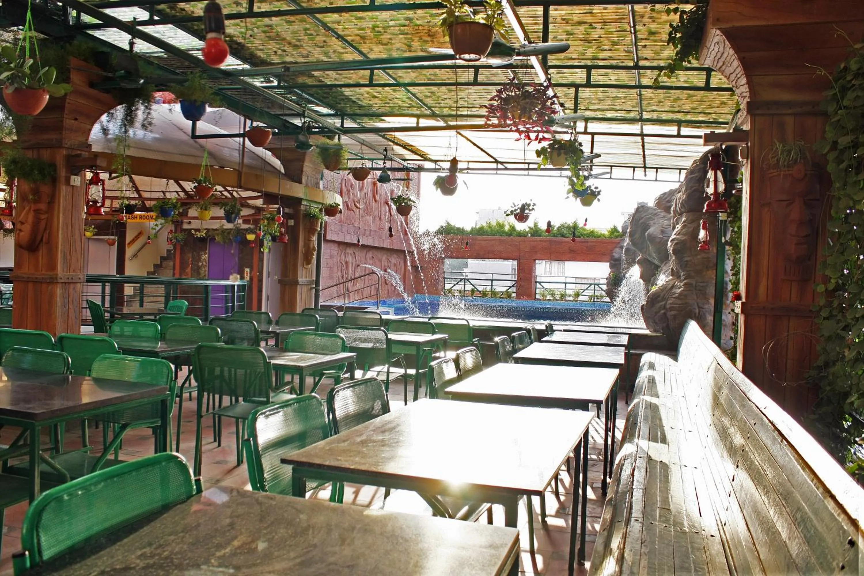 Swimming pool in Parklane Hotel