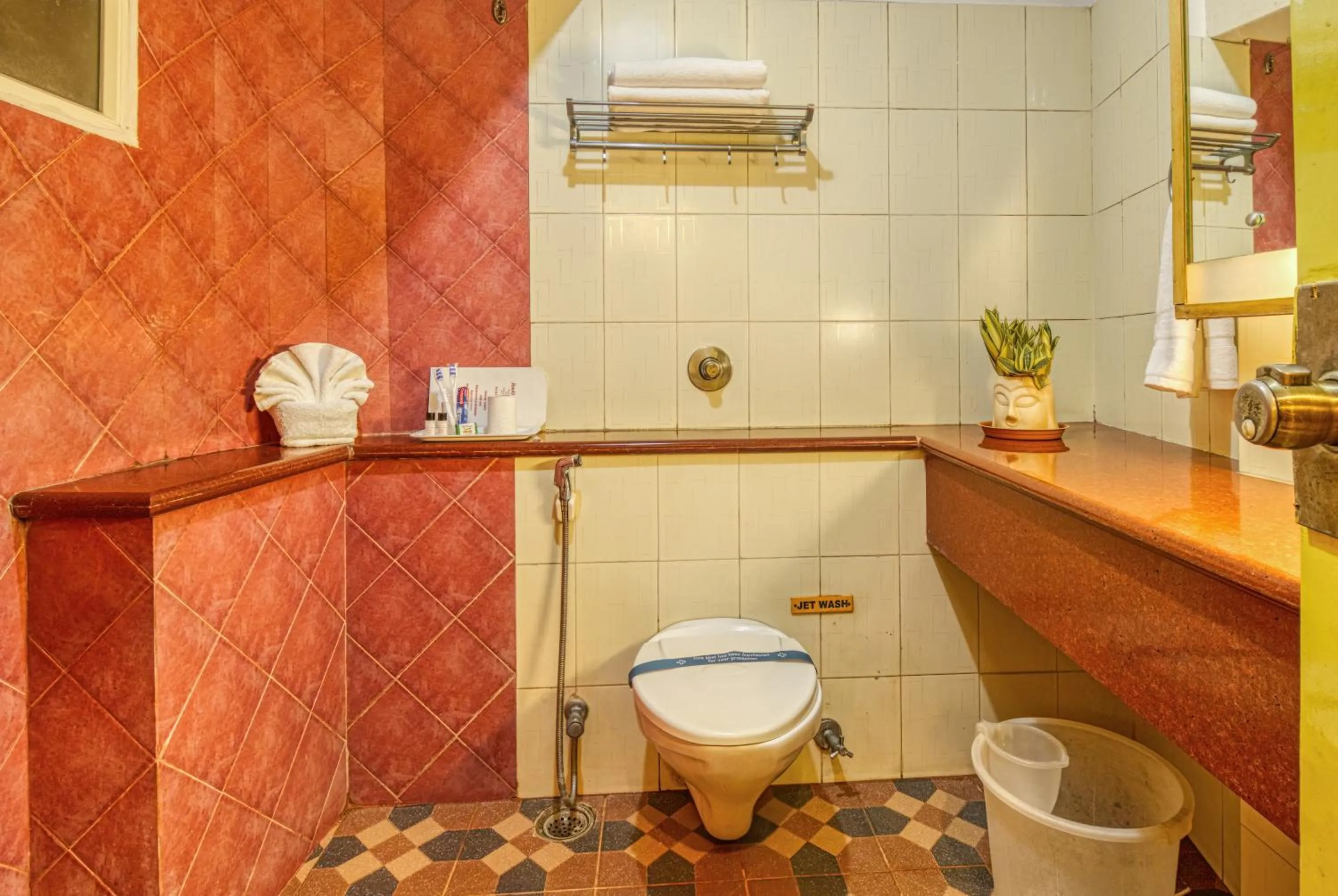 Toilet in Parklane Hotel