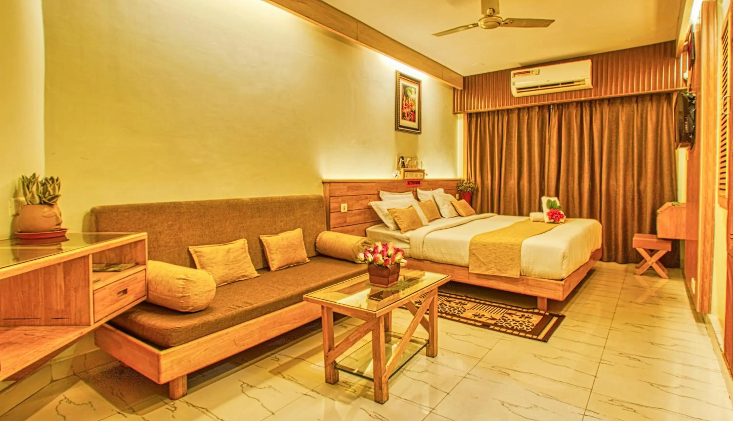 Bed in Parklane Hotel