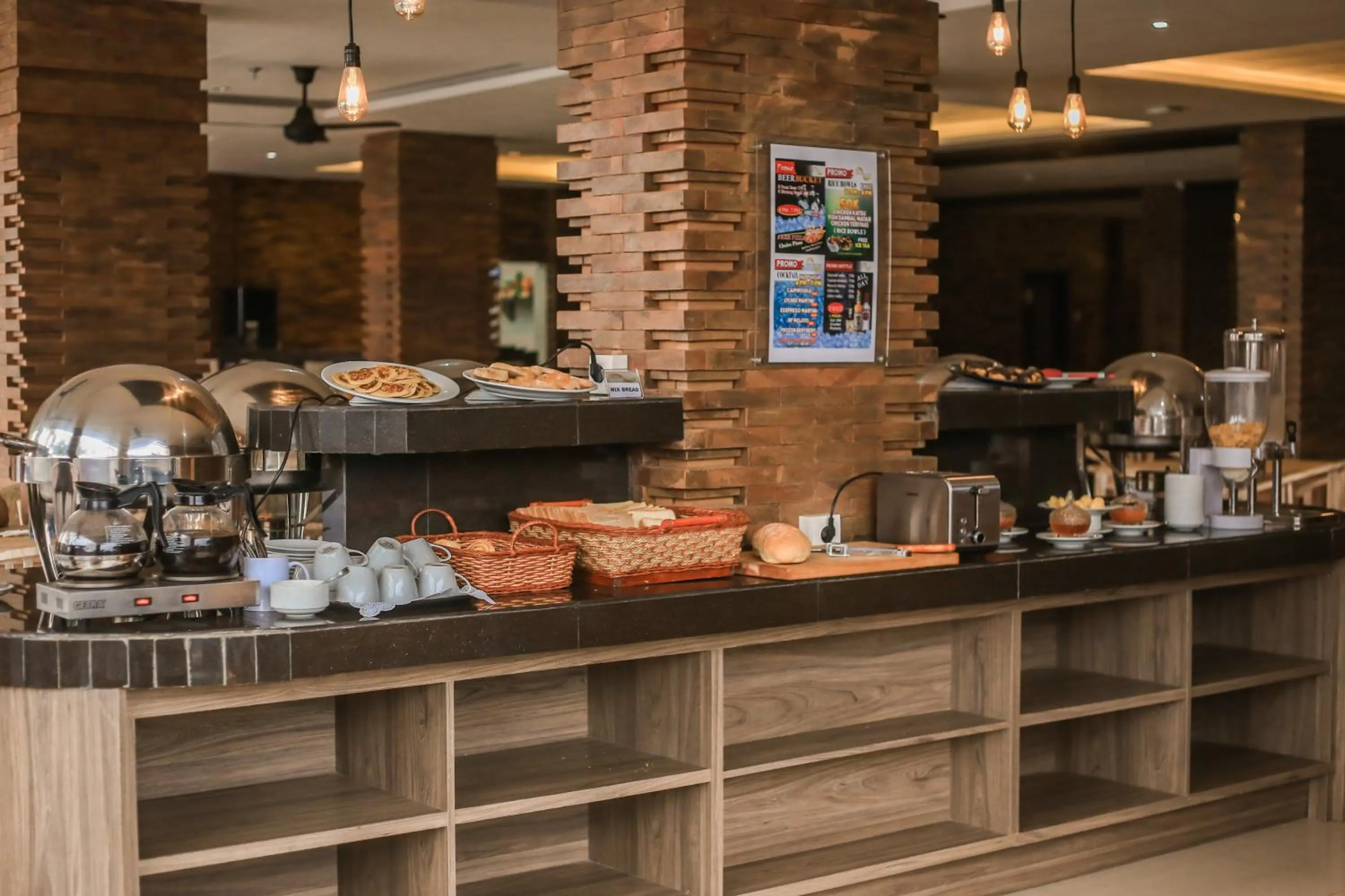 Restaurant/places to eat in Canggu Dream Village Hotel and Suites