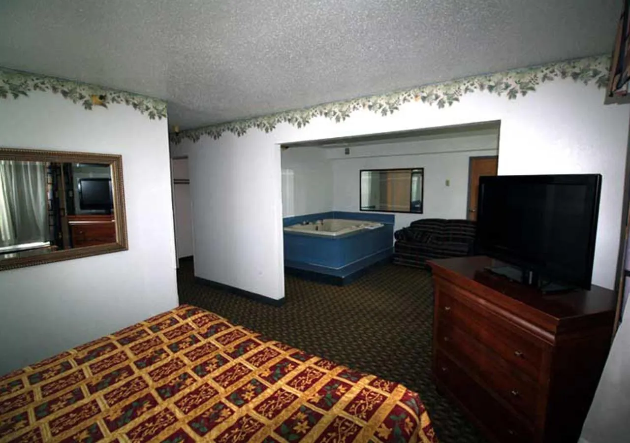 Bed, TV/Entertainment Center in Norwood Inn and Suites - Minneapolis-St Paul Roseville