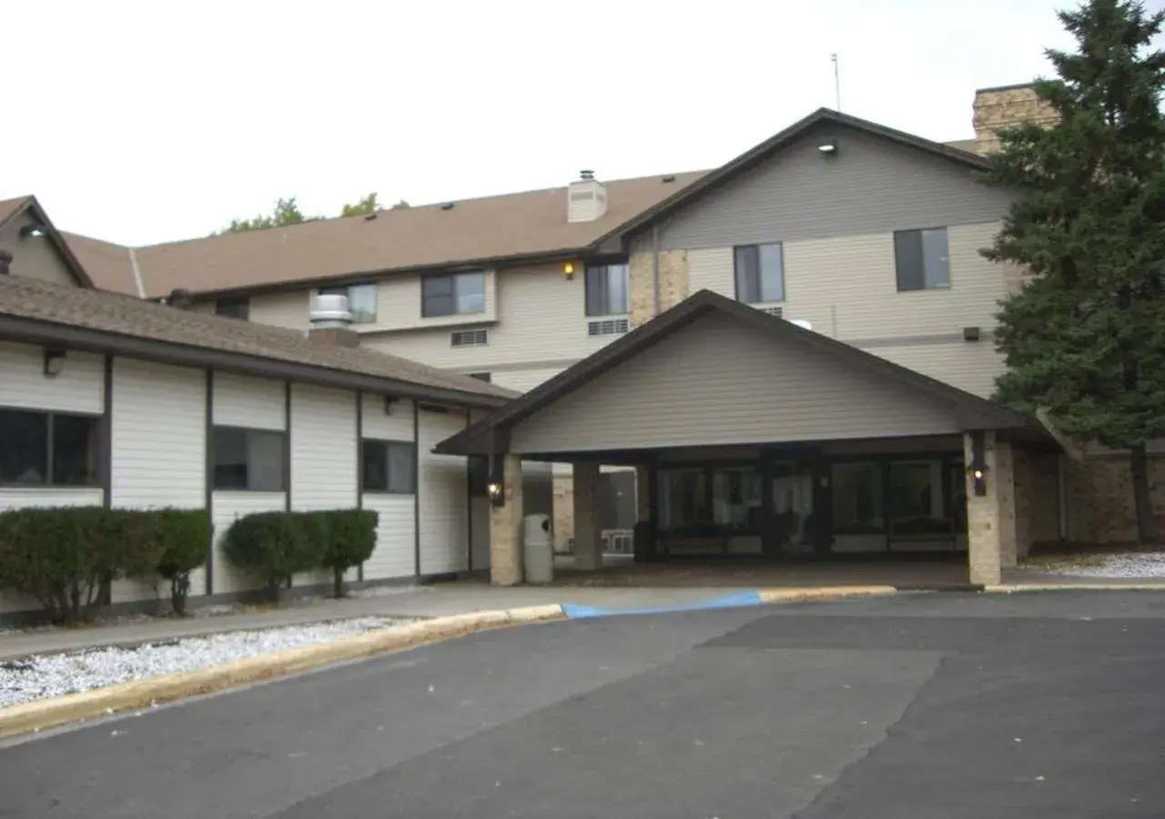 Property Building in Norwood Inn and Suites - Minneapolis-St Paul Roseville Property Building in Norwood Inn and Suites - Minneapolis-St Paul Roseville