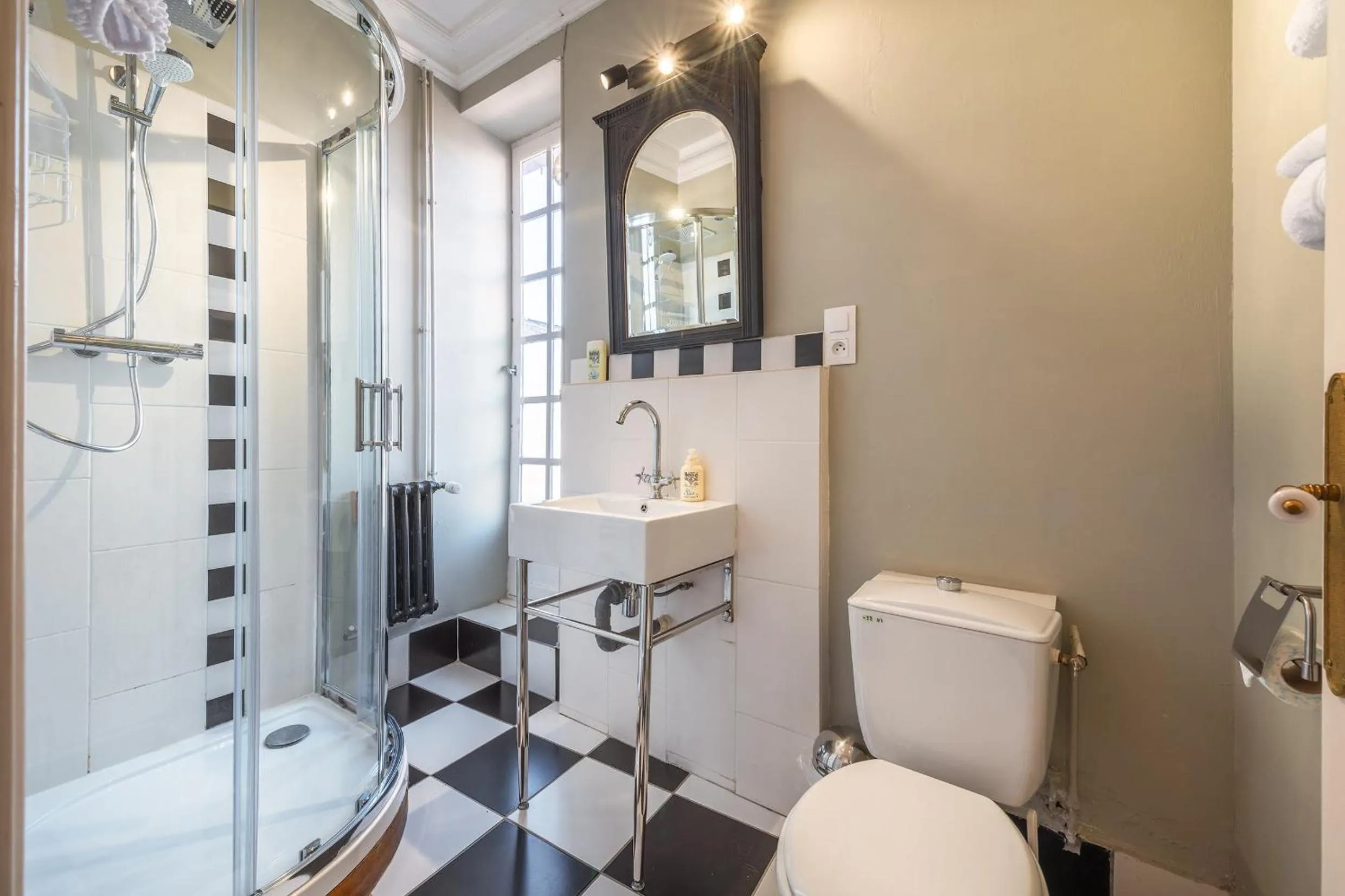 Shower in 5 Grande Rue