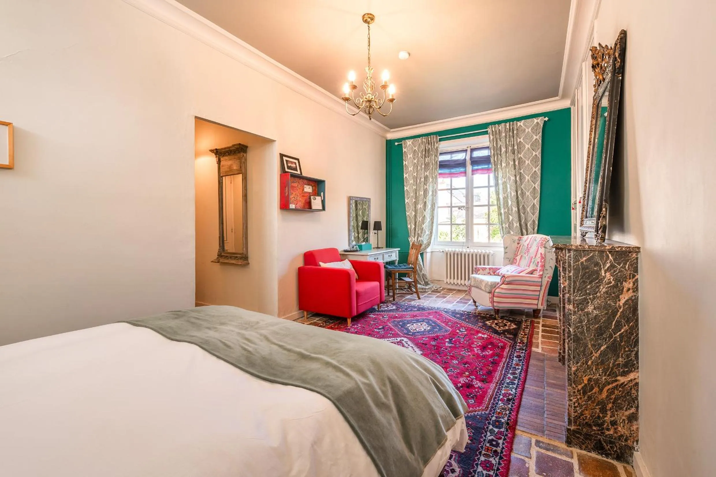 Photo of the whole room, Bed in 5 Grande Rue