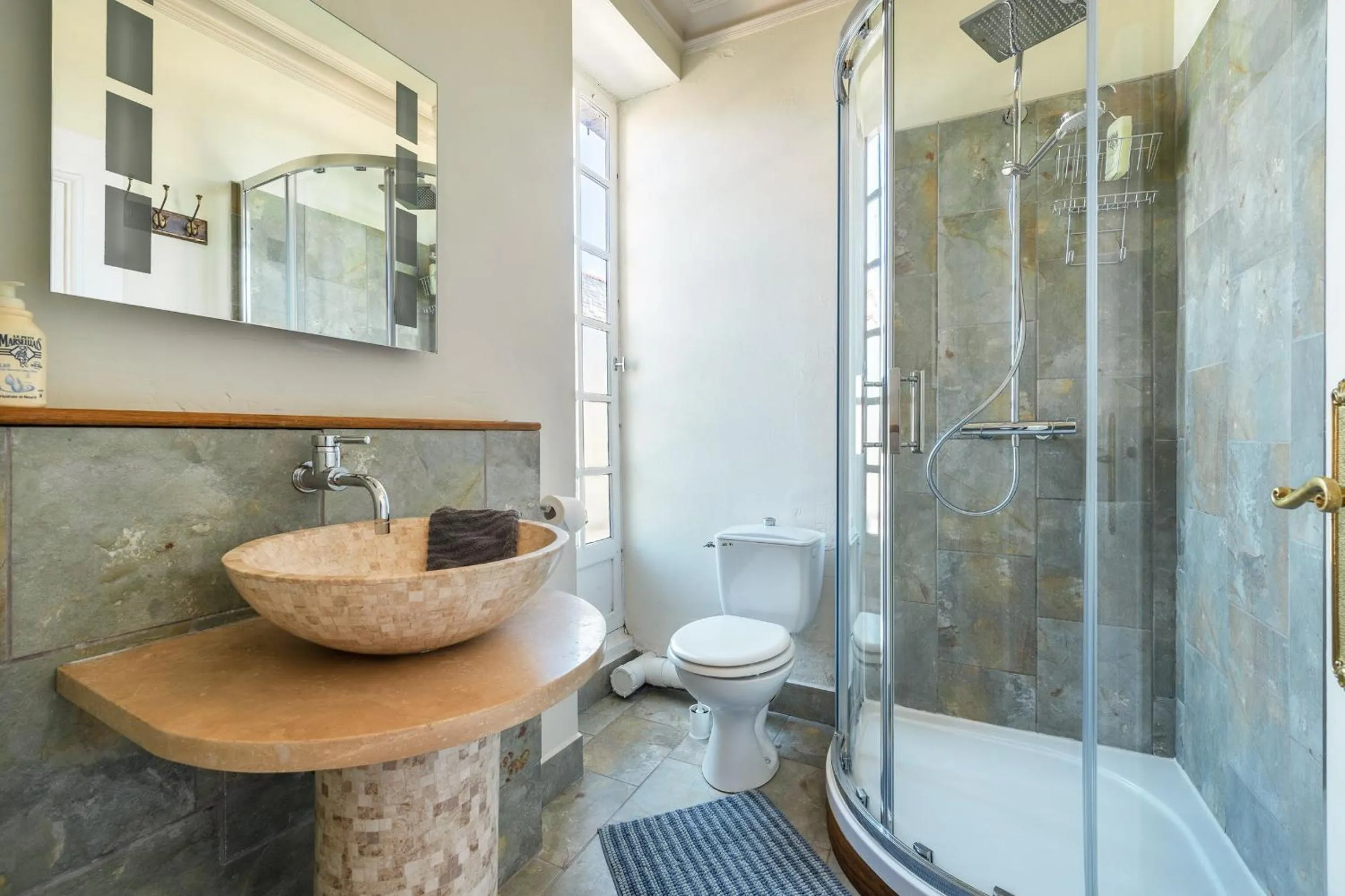 Shower in 5 Grande Rue