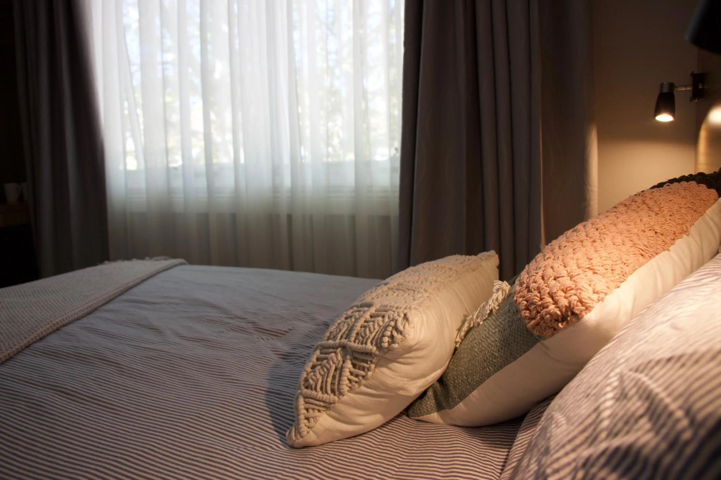 Bedroom, Bed in Carnarvon Lodge Kirribilli, Sydney