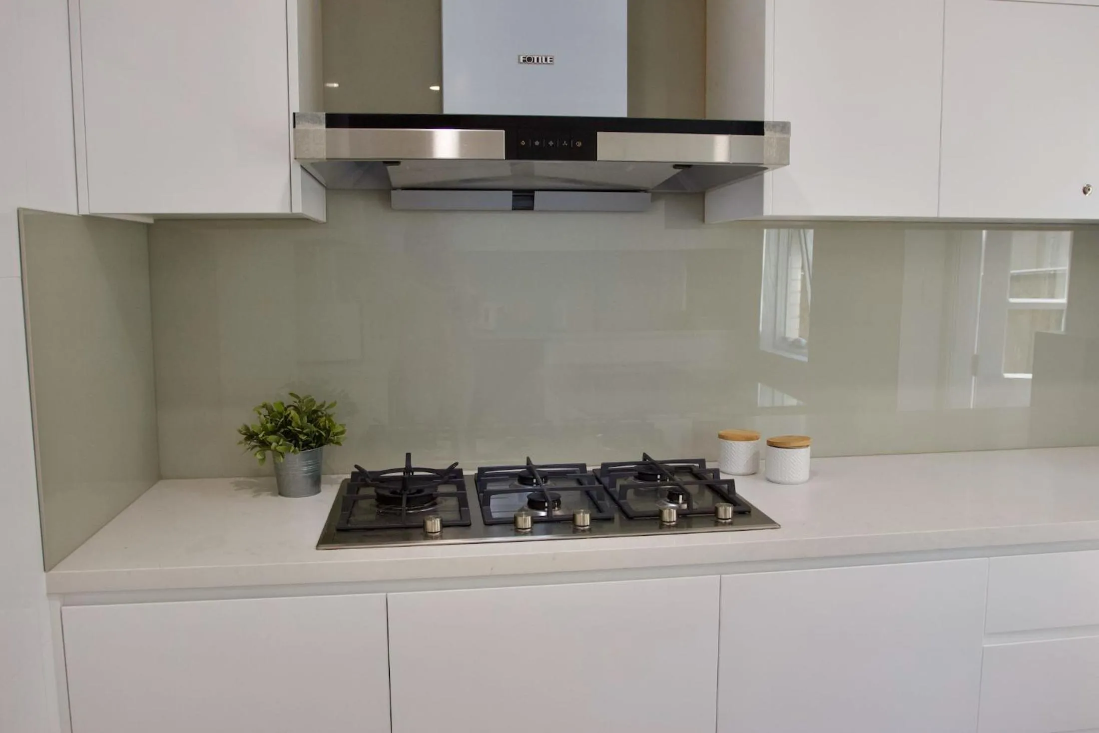 Communal kitchen in Carnarvon Lodge Kirribilli, Sydney