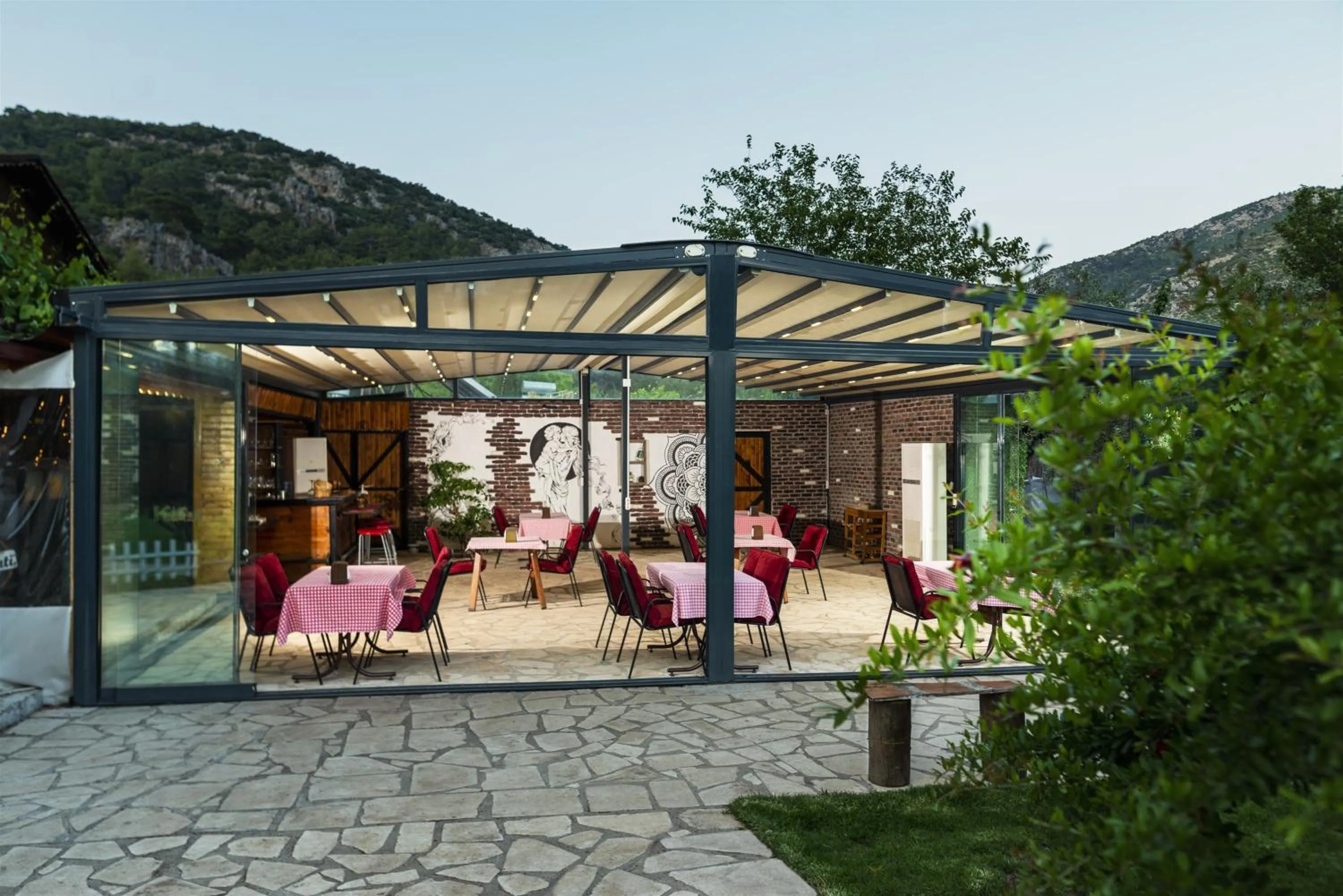 Breakfast in Koala Bungalows