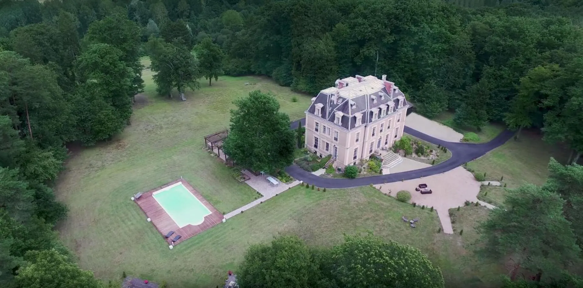View (from property/room) in Château des Essards avec piscine et jacuzzi