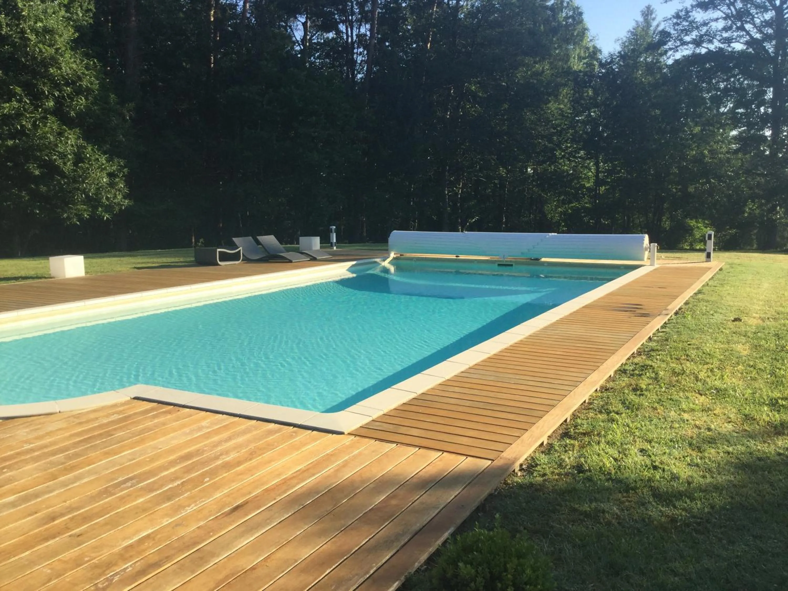 Pool view in Château des Essards avec piscine et jacuzzi