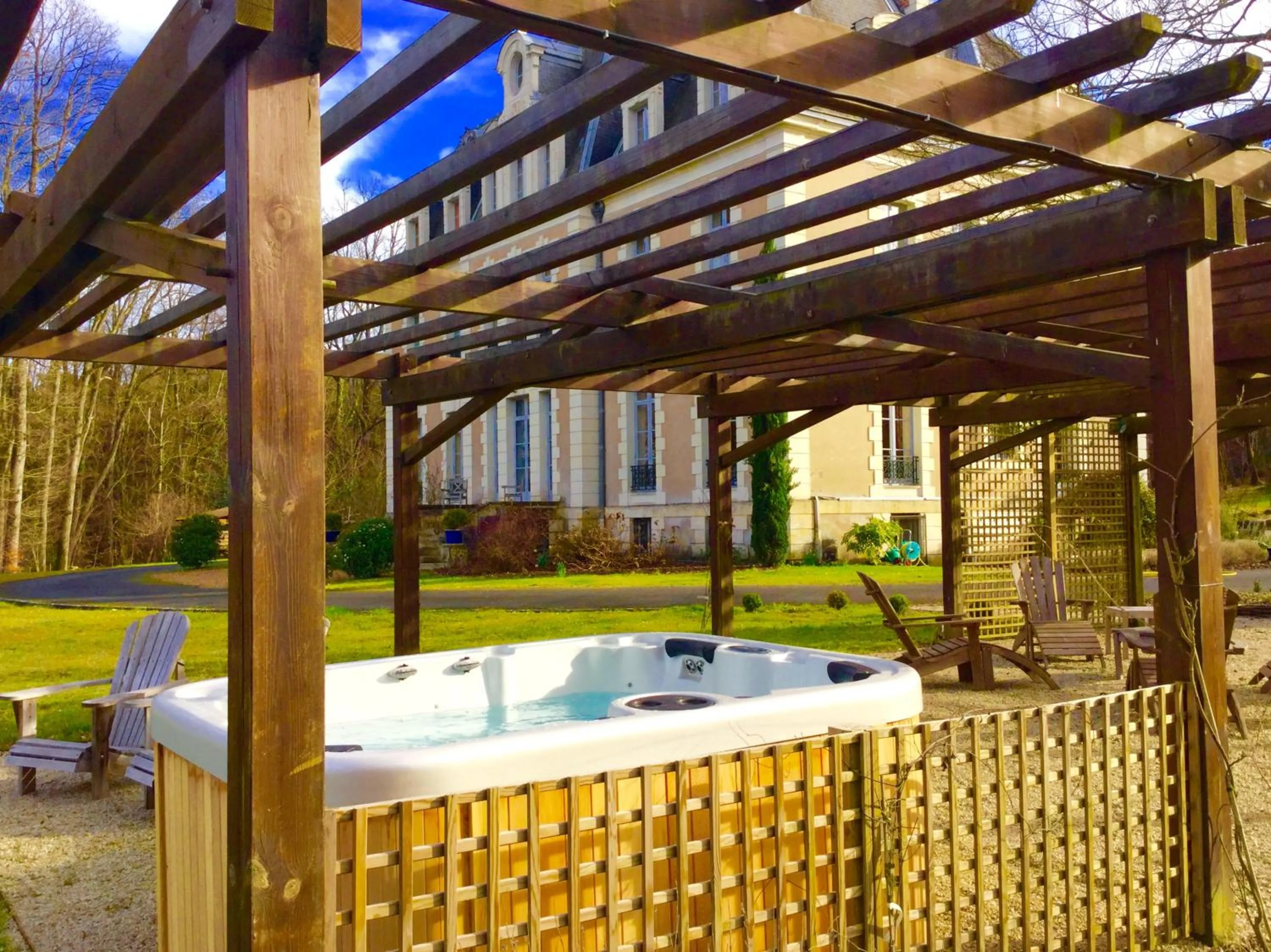 Spa and wellness centre/facilities in Château des Essards avec piscine et jacuzzi