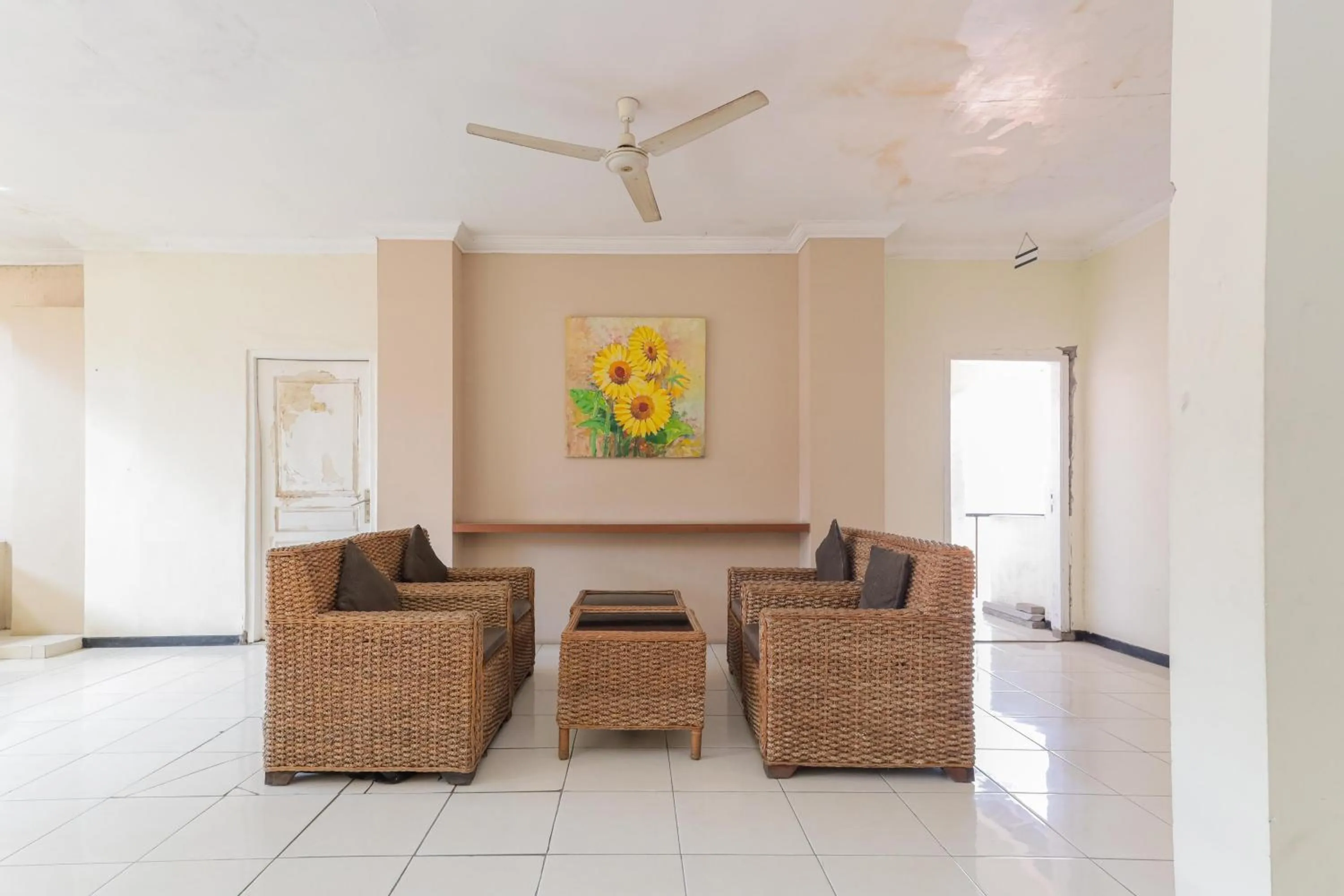 Seating area in RedDoorz near Gubeng Station Surabaya