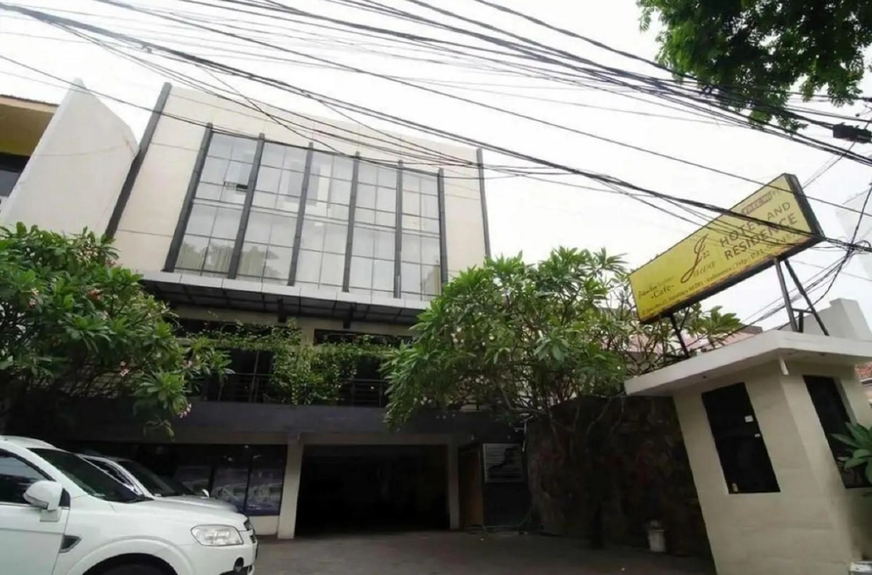 Facade/entrance in RedDoorz near Gubeng Station Surabaya