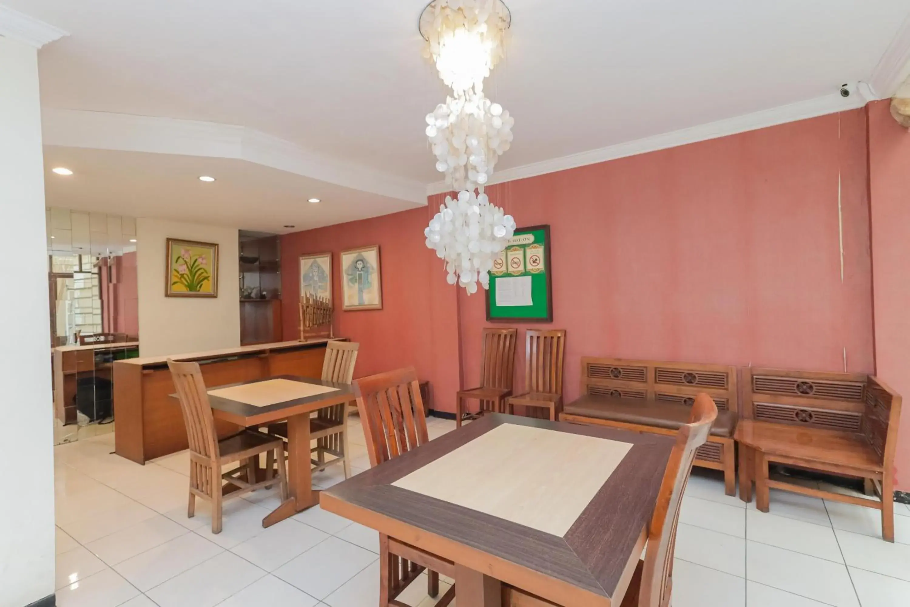 Restaurant/places to eat in RedDoorz near Gubeng Station Surabaya Restaurant/places to eat in RedDoorz near Gubeng Station Surabaya