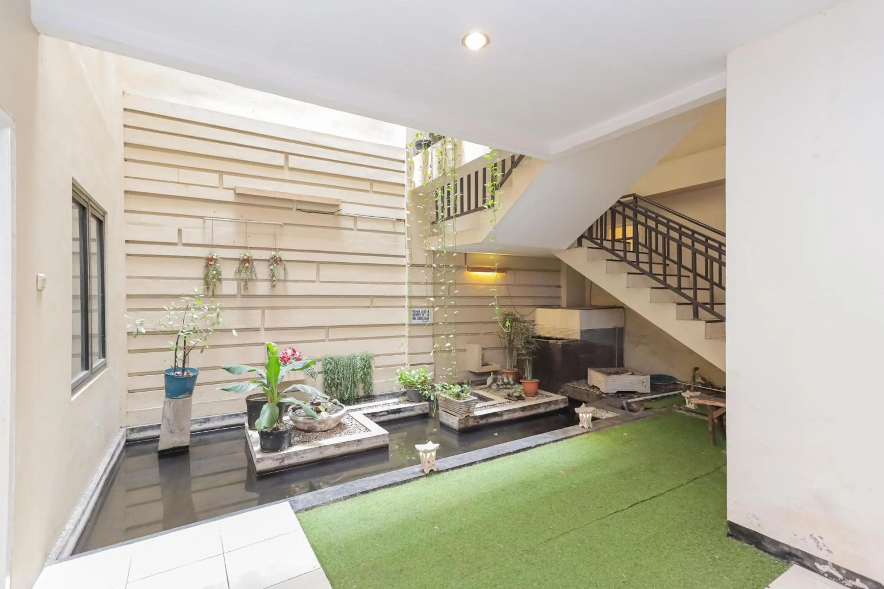 Property building in RedDoorz near Gubeng Station Surabaya