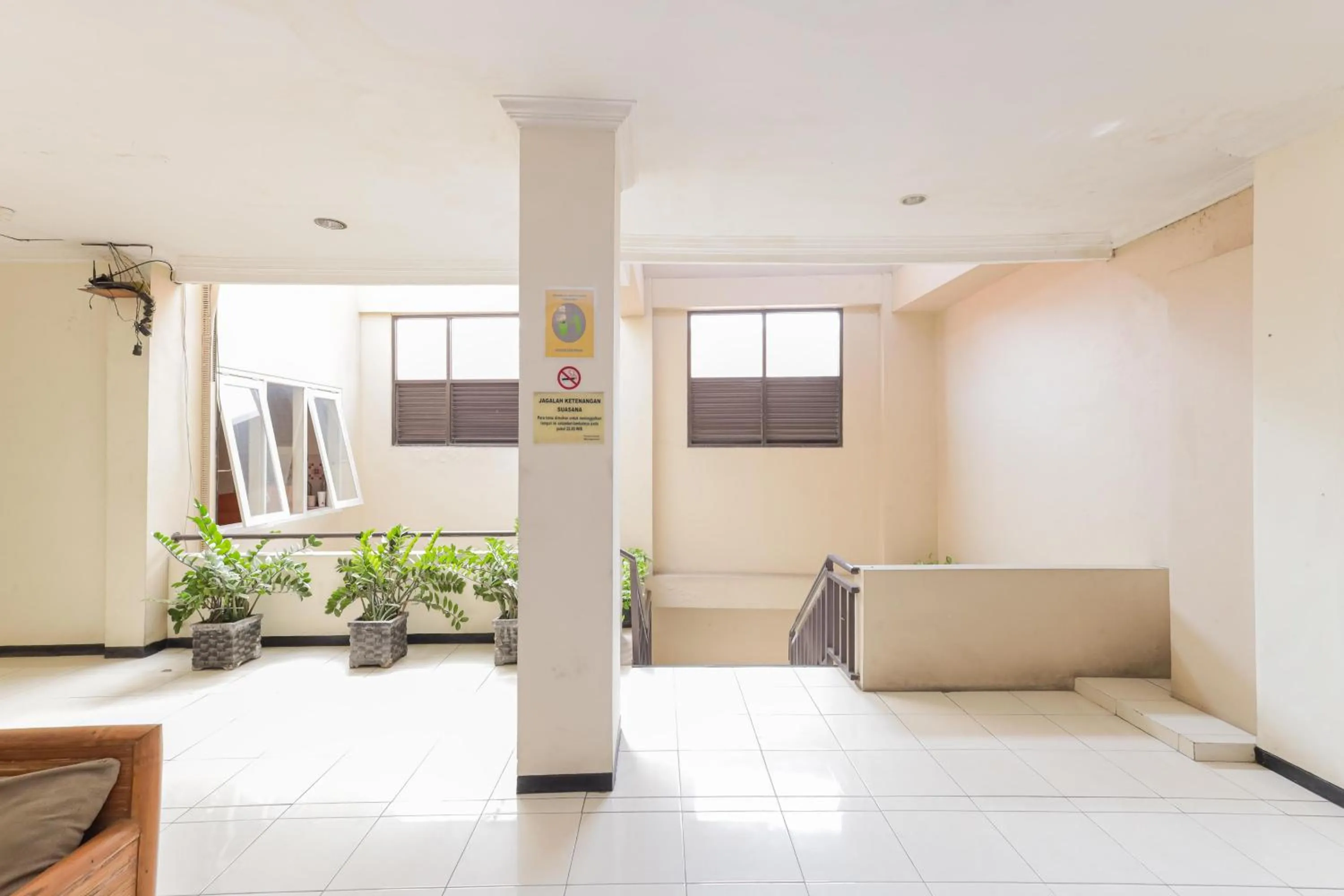 Property building in RedDoorz near Gubeng Station Surabaya