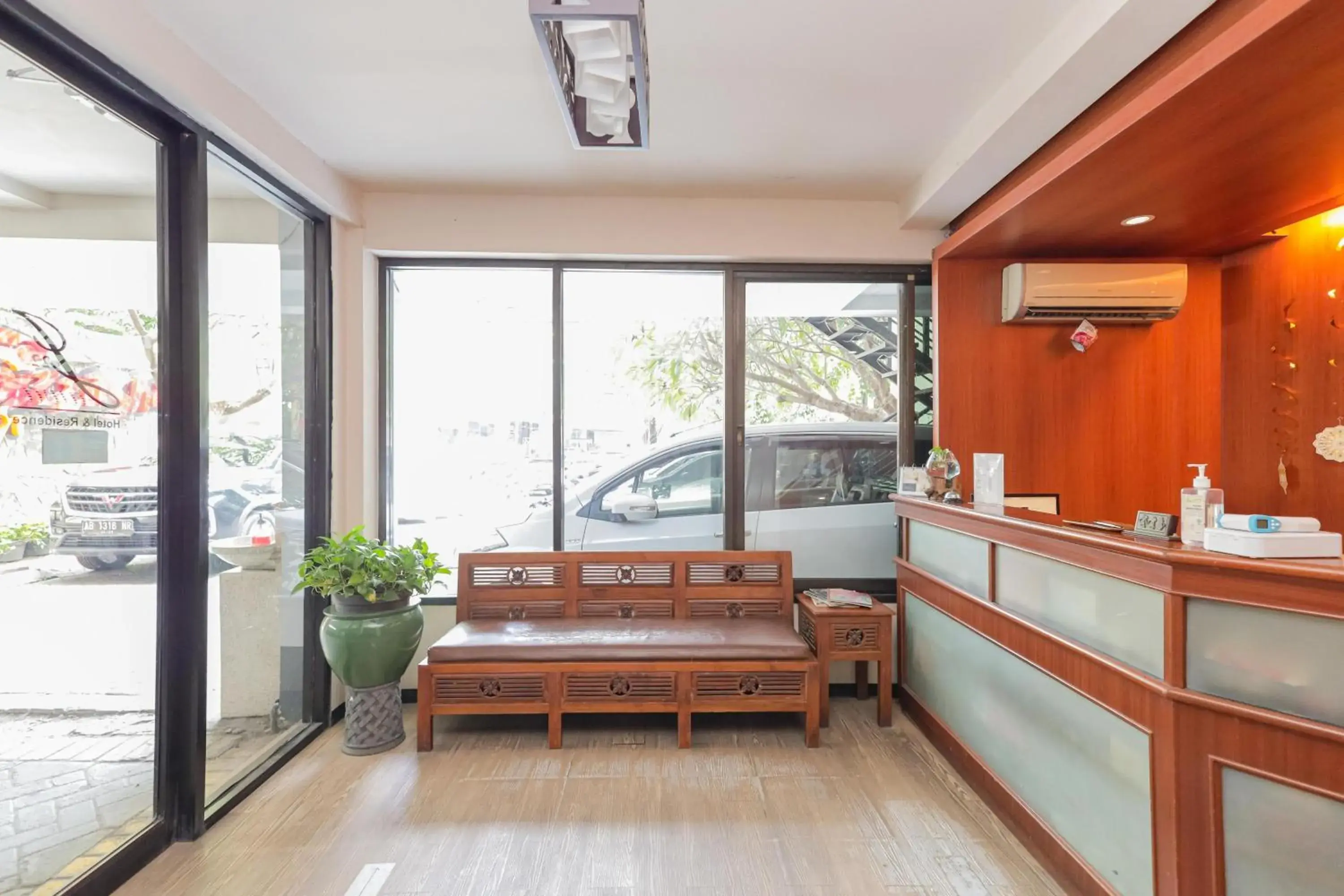 Lobby or reception in RedDoorz near Gubeng Station Surabaya Lobby or reception in RedDoorz near Gubeng Station Surabaya