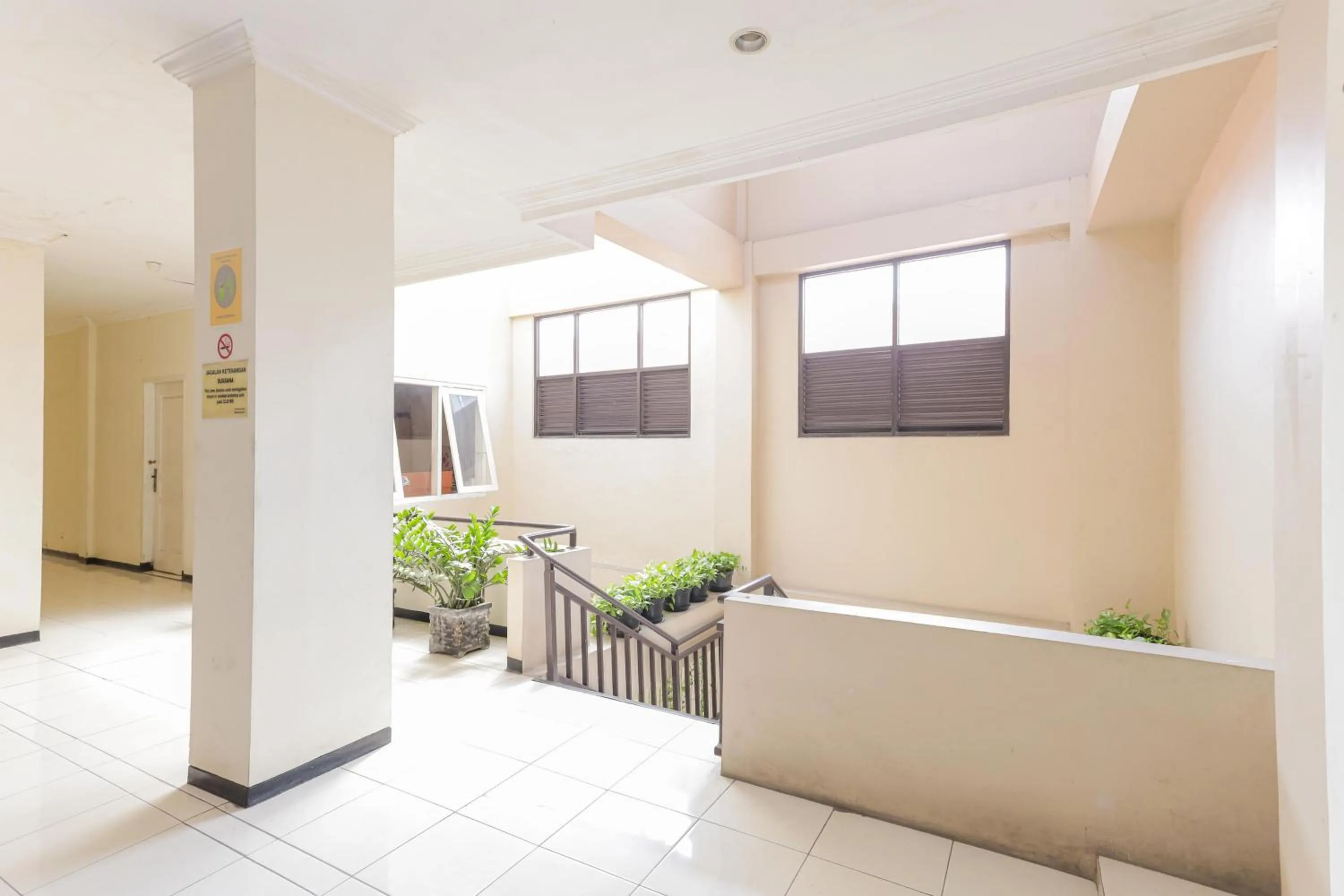 Property building in RedDoorz near Gubeng Station Surabaya