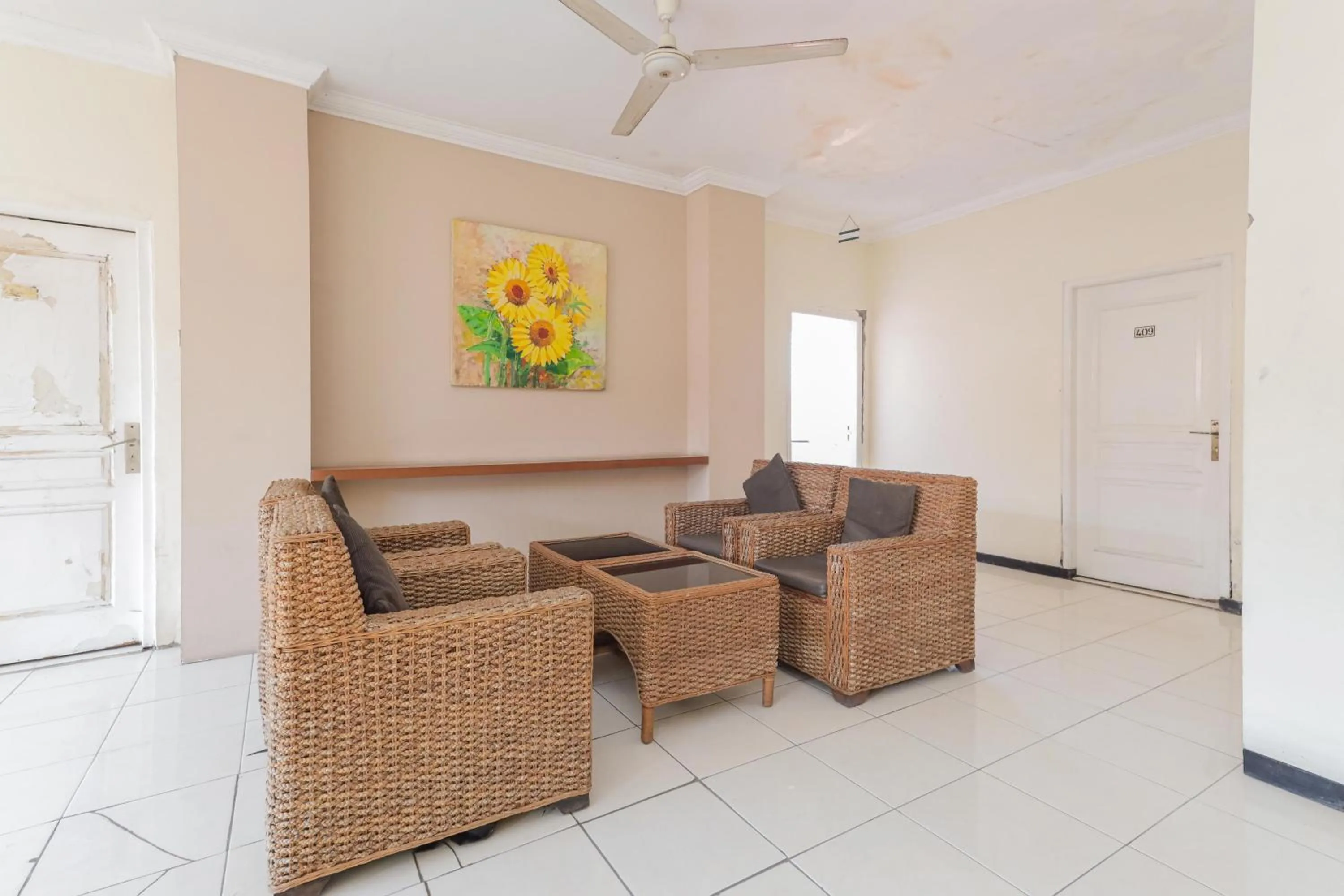 Seating area in RedDoorz near Gubeng Station Surabaya