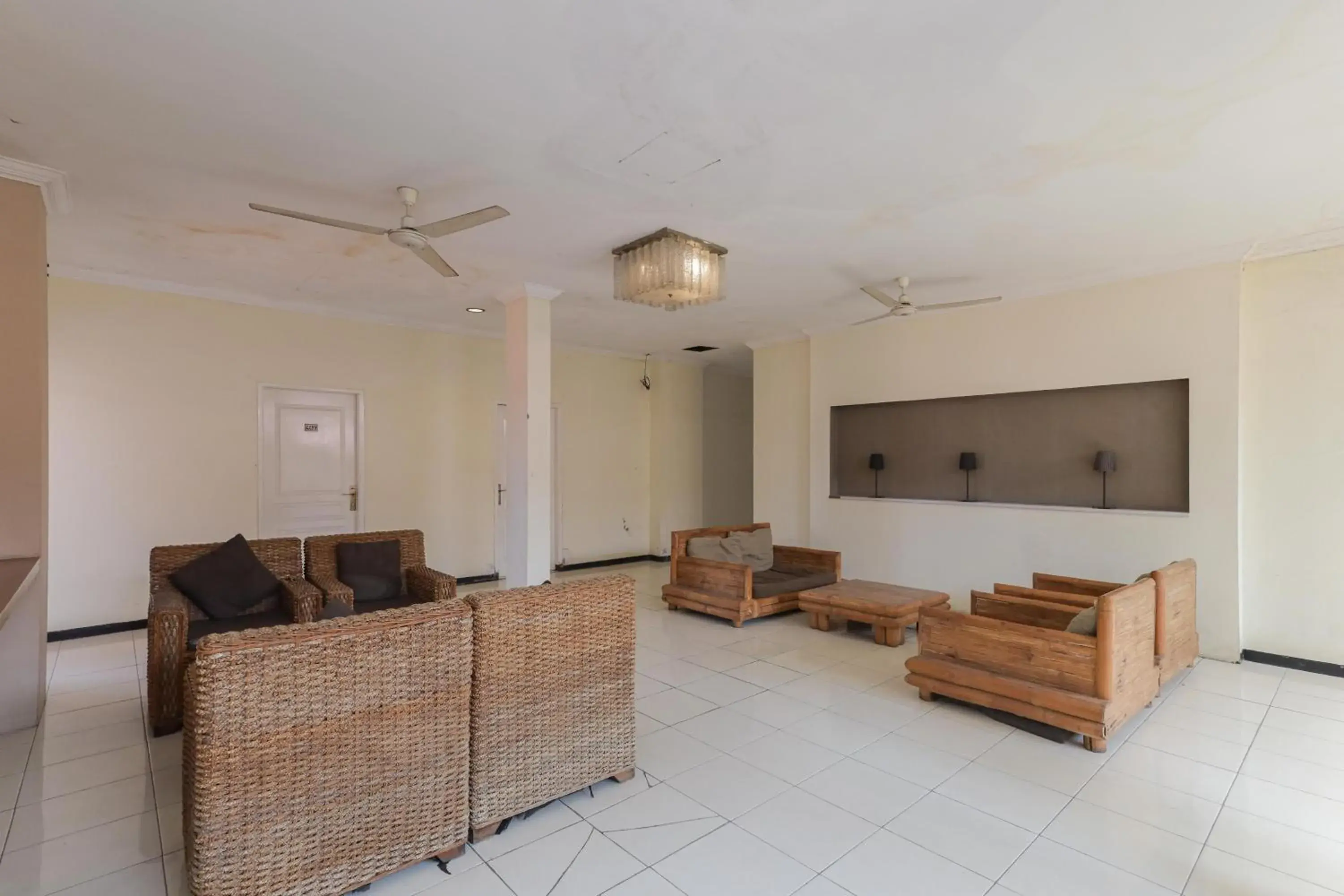 RedDoorz near Gubeng Station Surabaya RedDoorz near Gubeng Station Surabaya