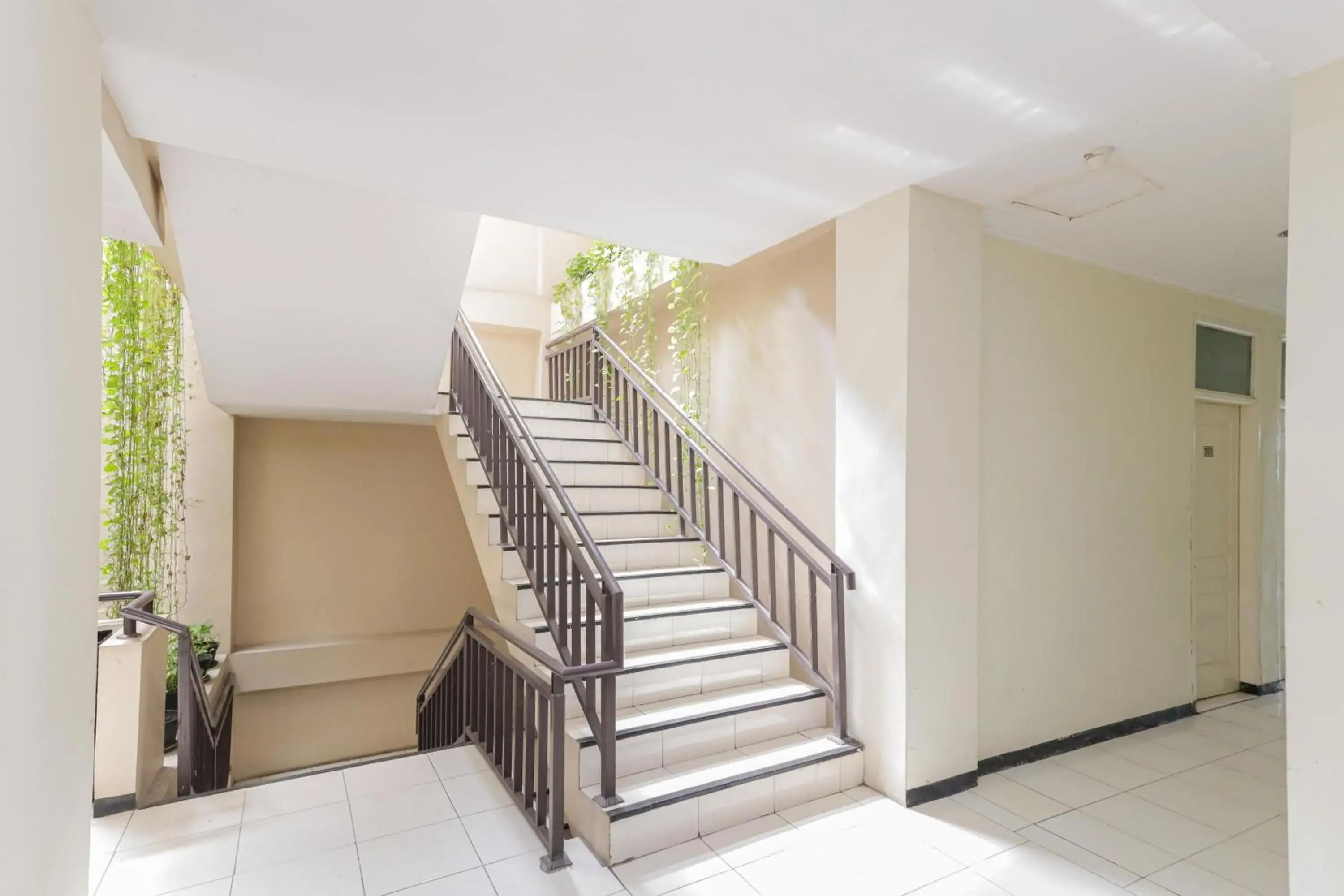 Property building in RedDoorz near Gubeng Station Surabaya Property building in RedDoorz near Gubeng Station Surabaya