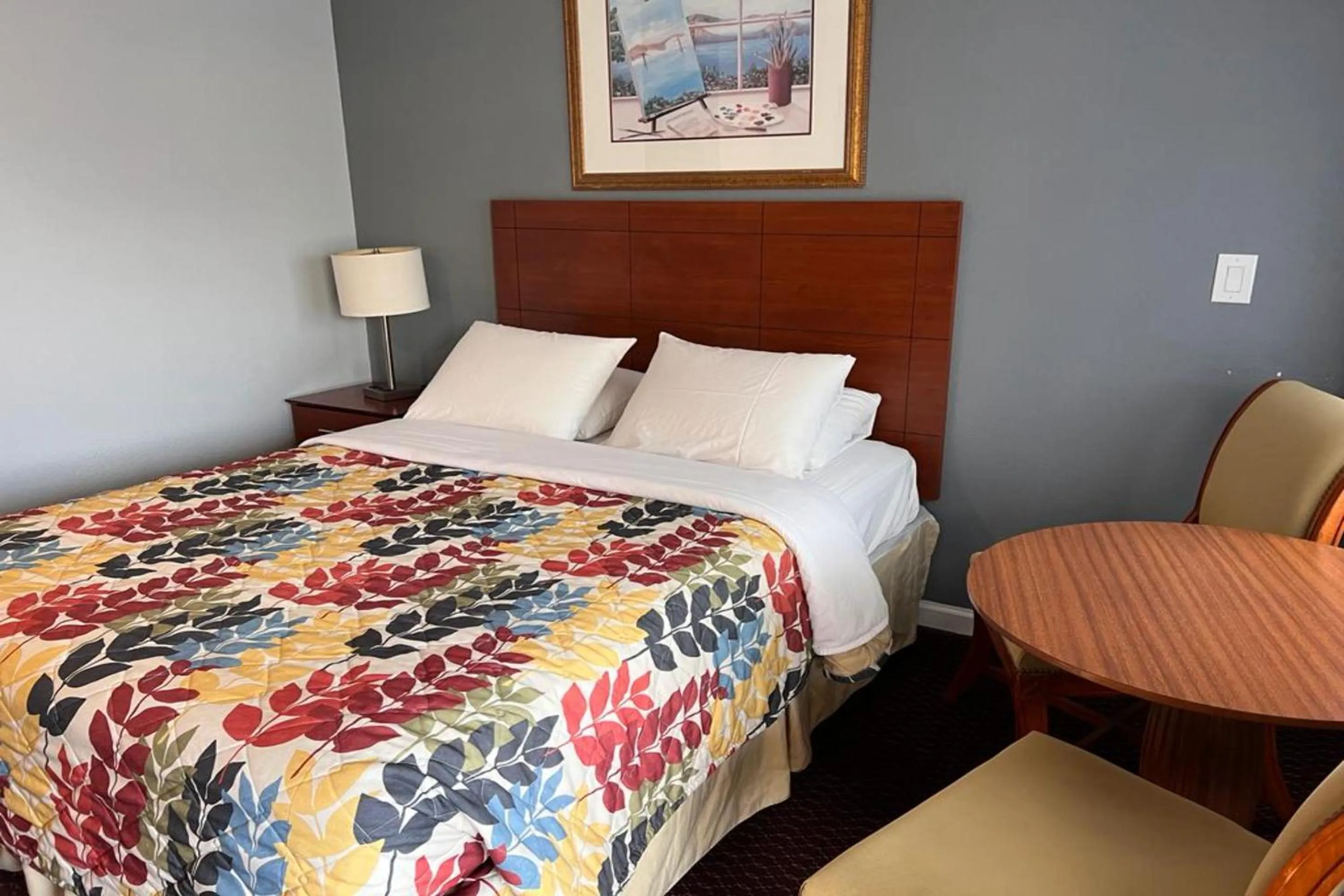 Bedroom, Bed in Islander Motel Santa Cruz CA