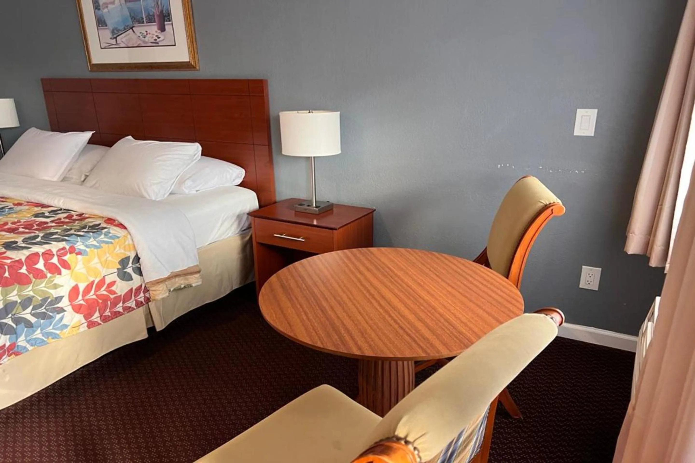 Bedroom, Bed in Islander Motel Santa Cruz CA