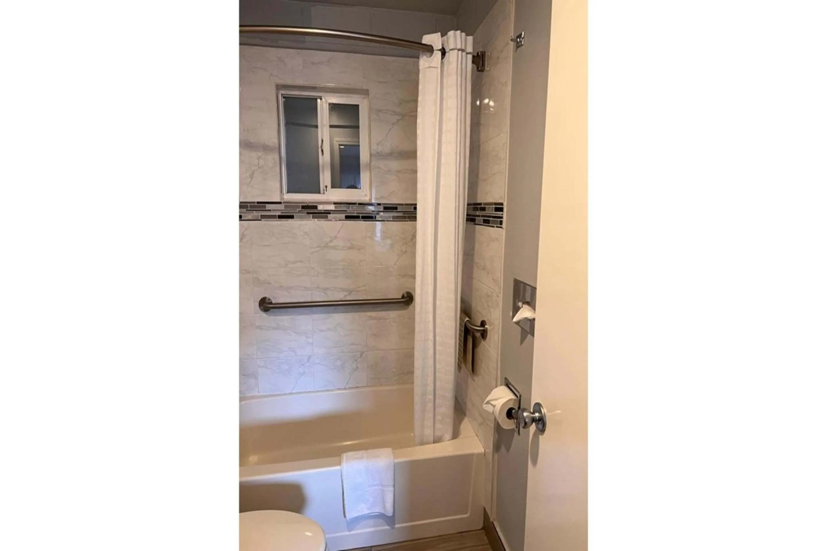 Bathroom in Islander Motel Santa Cruz CA