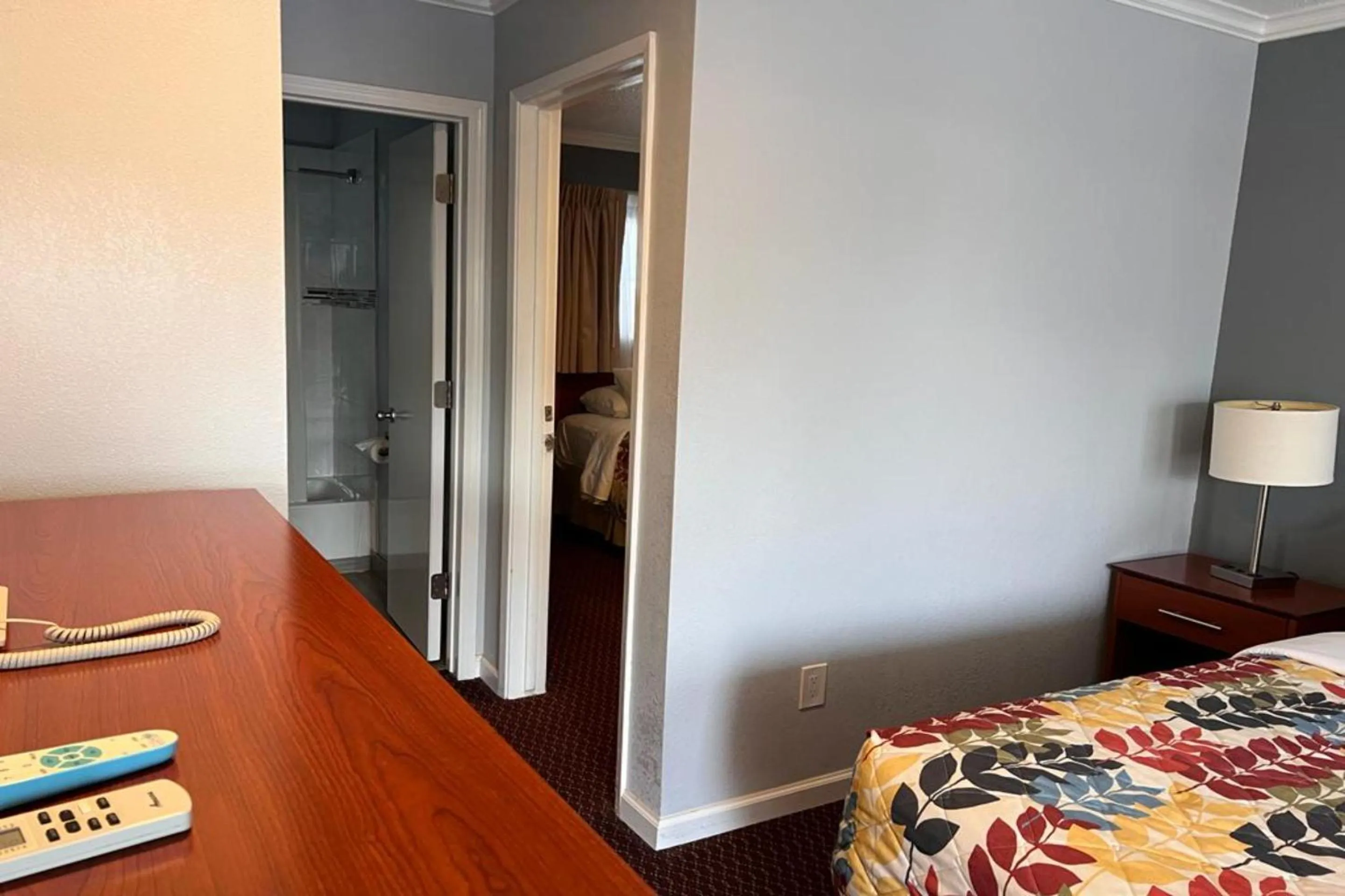 Bedroom, Bed in Islander Motel Santa Cruz CA