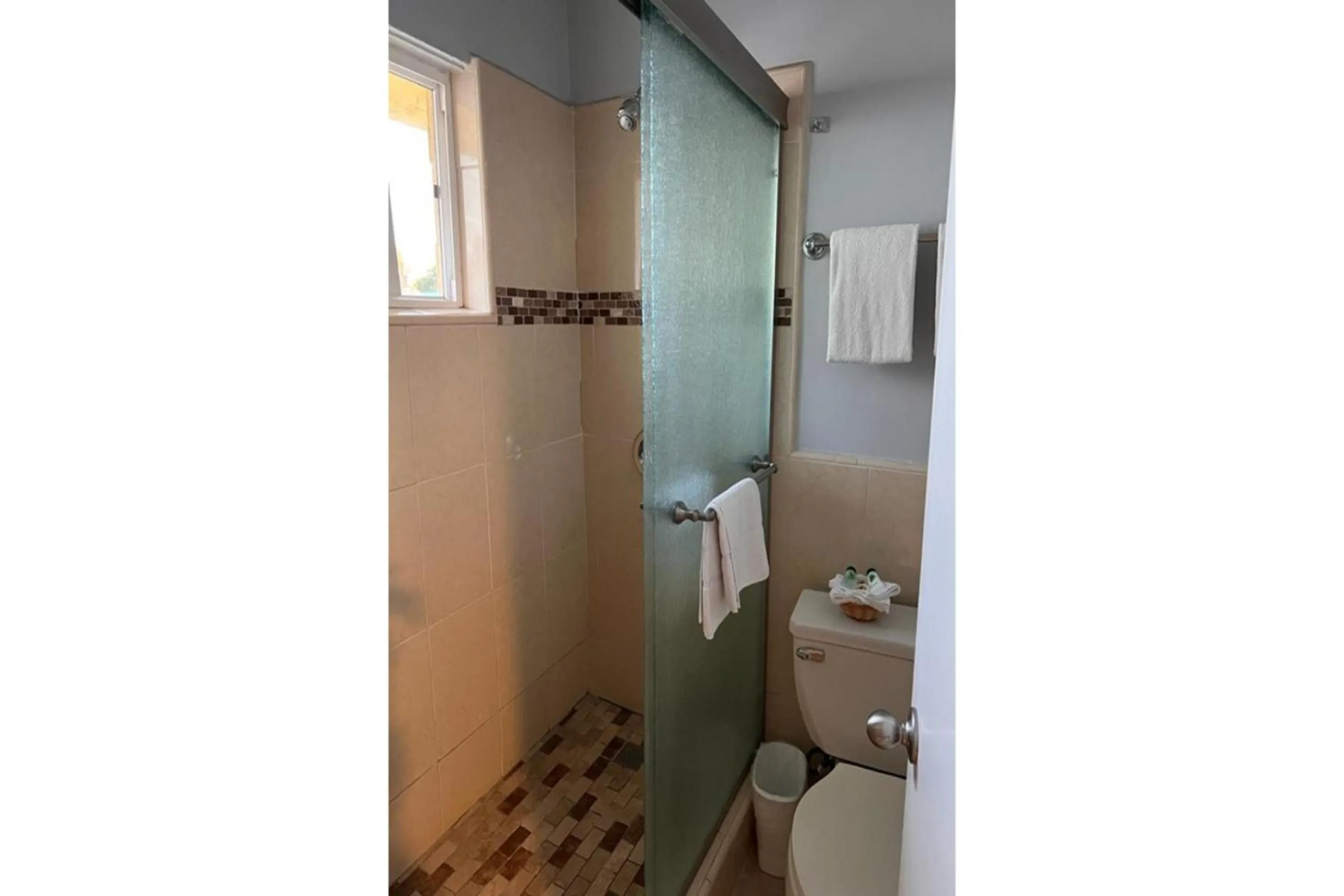 Bathroom in Islander Motel Santa Cruz CA