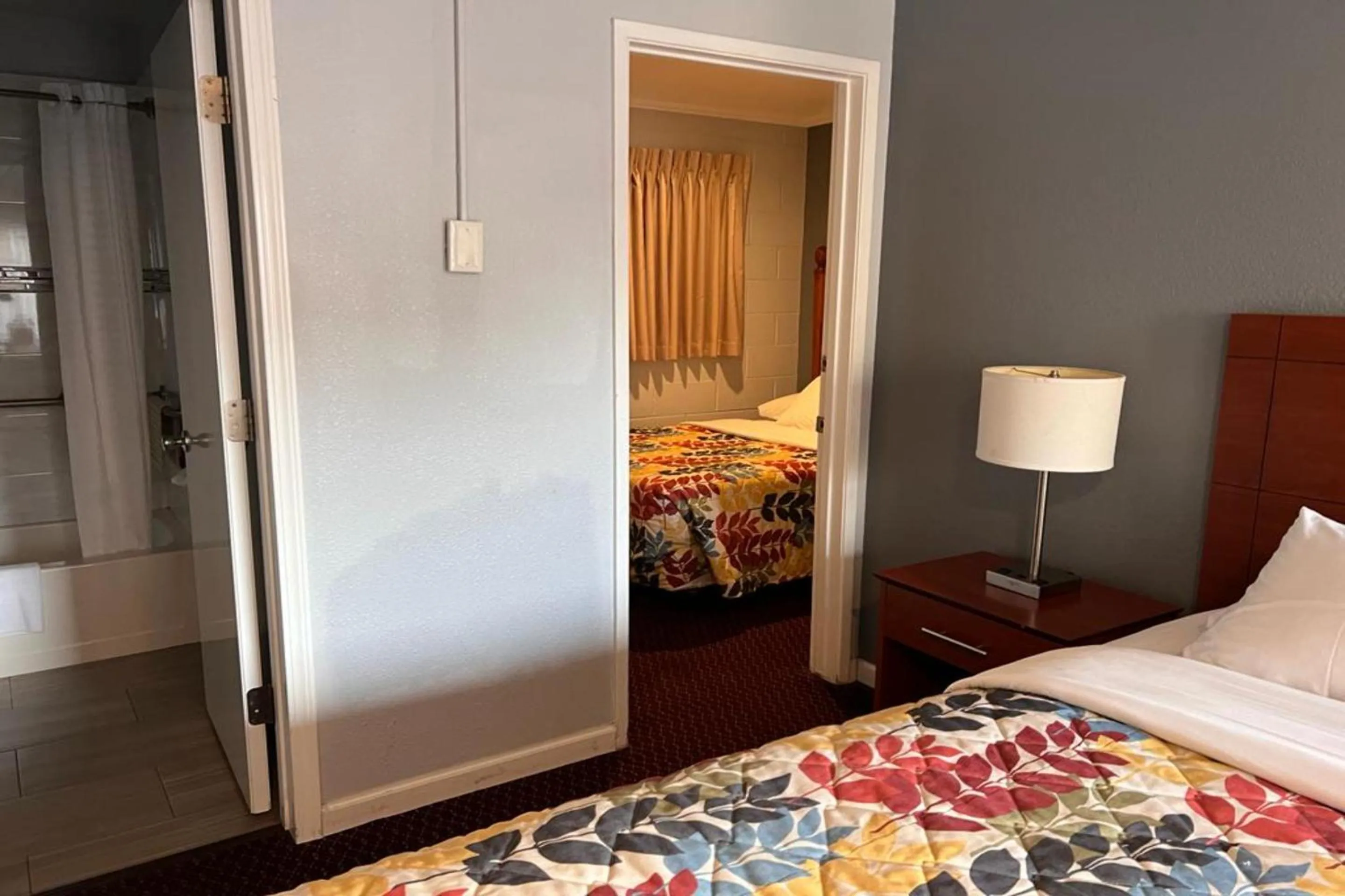 Photo of the whole room, Bed in Islander Motel Santa Cruz CA