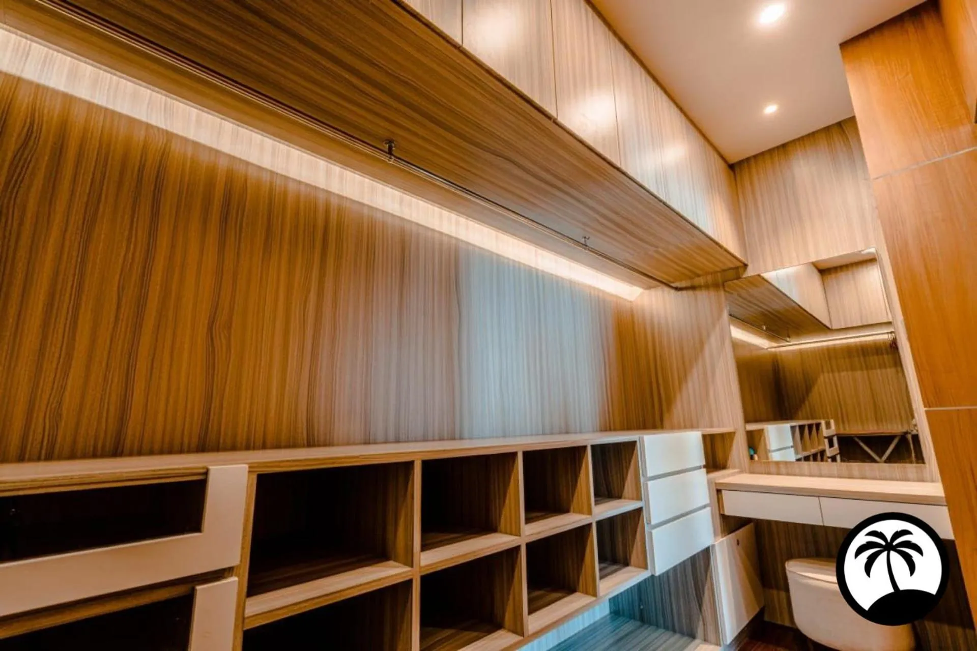 wardrobe in Paradise Suite at the Loft, Imago