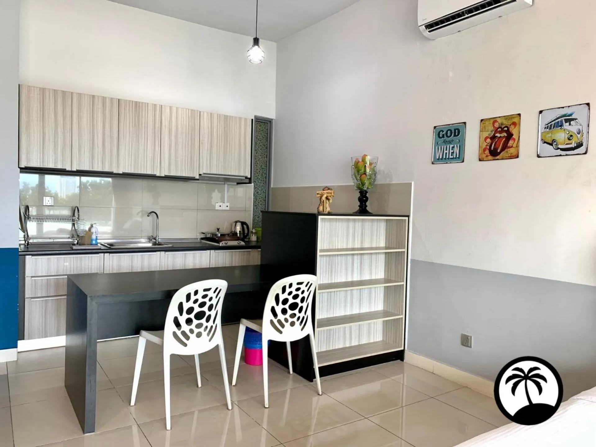Dining area in Paradise Suite at the Loft, Imago