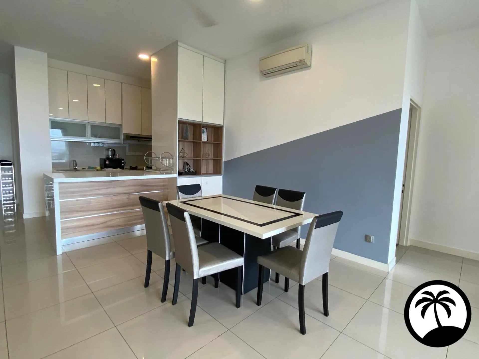 Dining area in Paradise Suite at the Loft, Imago