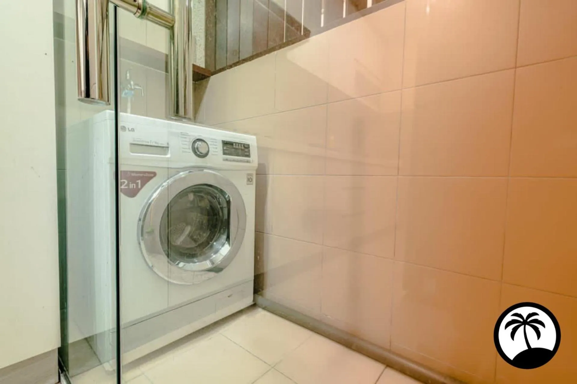 washing machine in Paradise Suite at the Loft, Imago