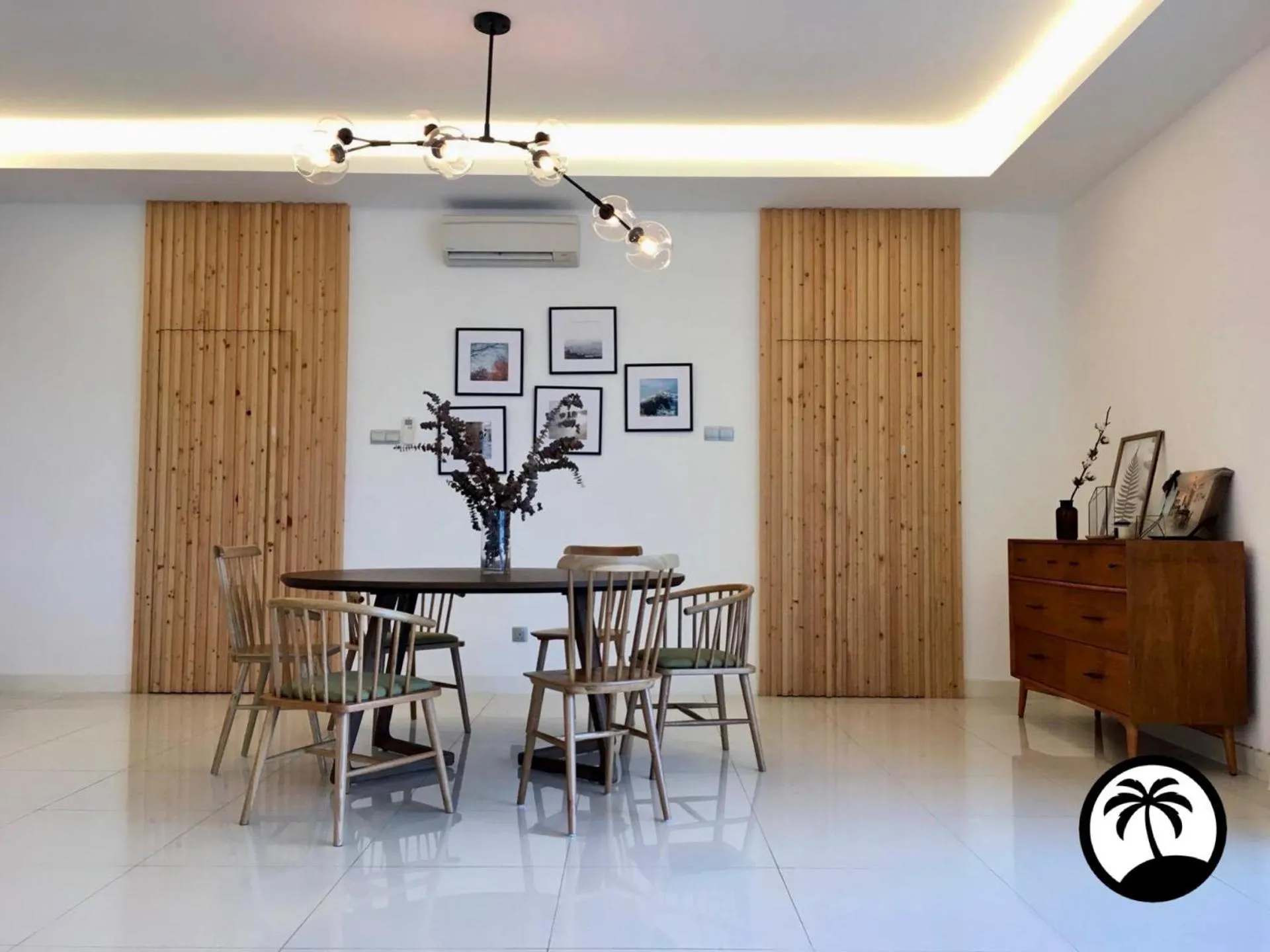 Dining area in Paradise Suite at the Loft, Imago
