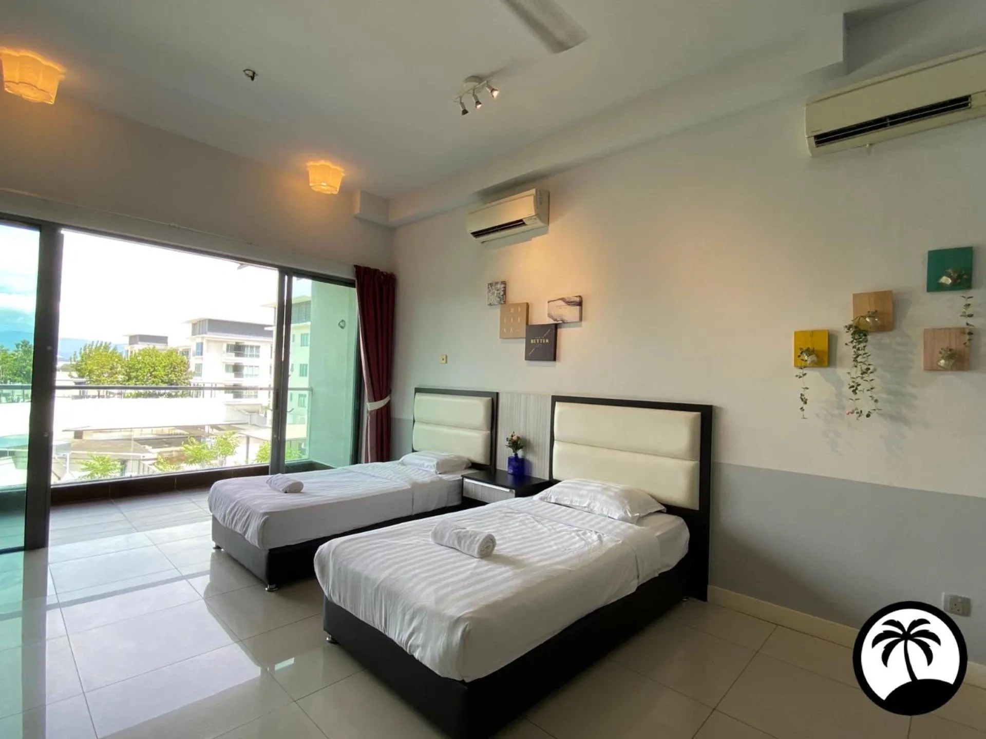 Photo of the whole room, Bed in Paradise Suite at the Loft, Imago