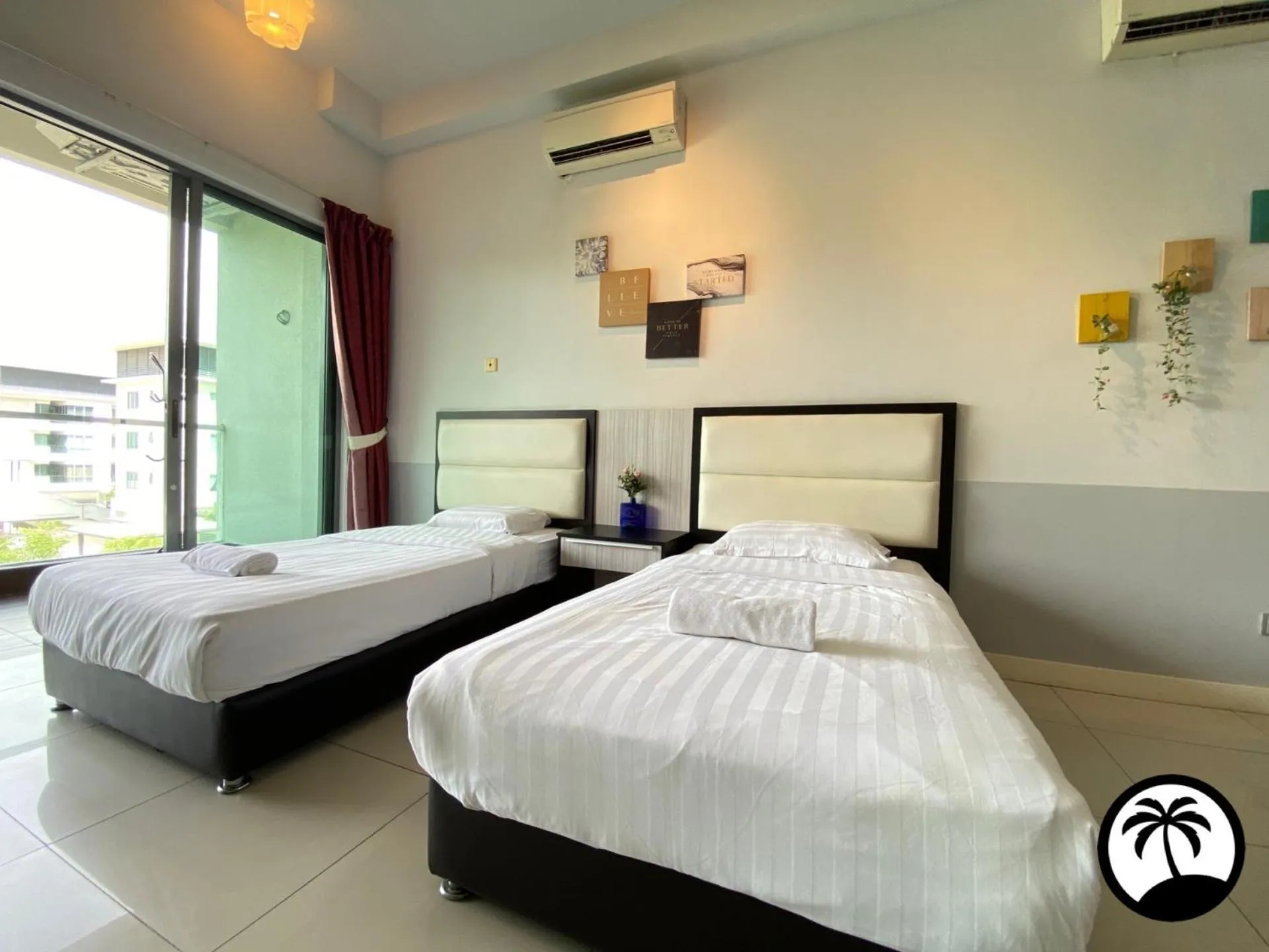 Photo of the whole room, Bed in Paradise Suite at the Loft, Imago